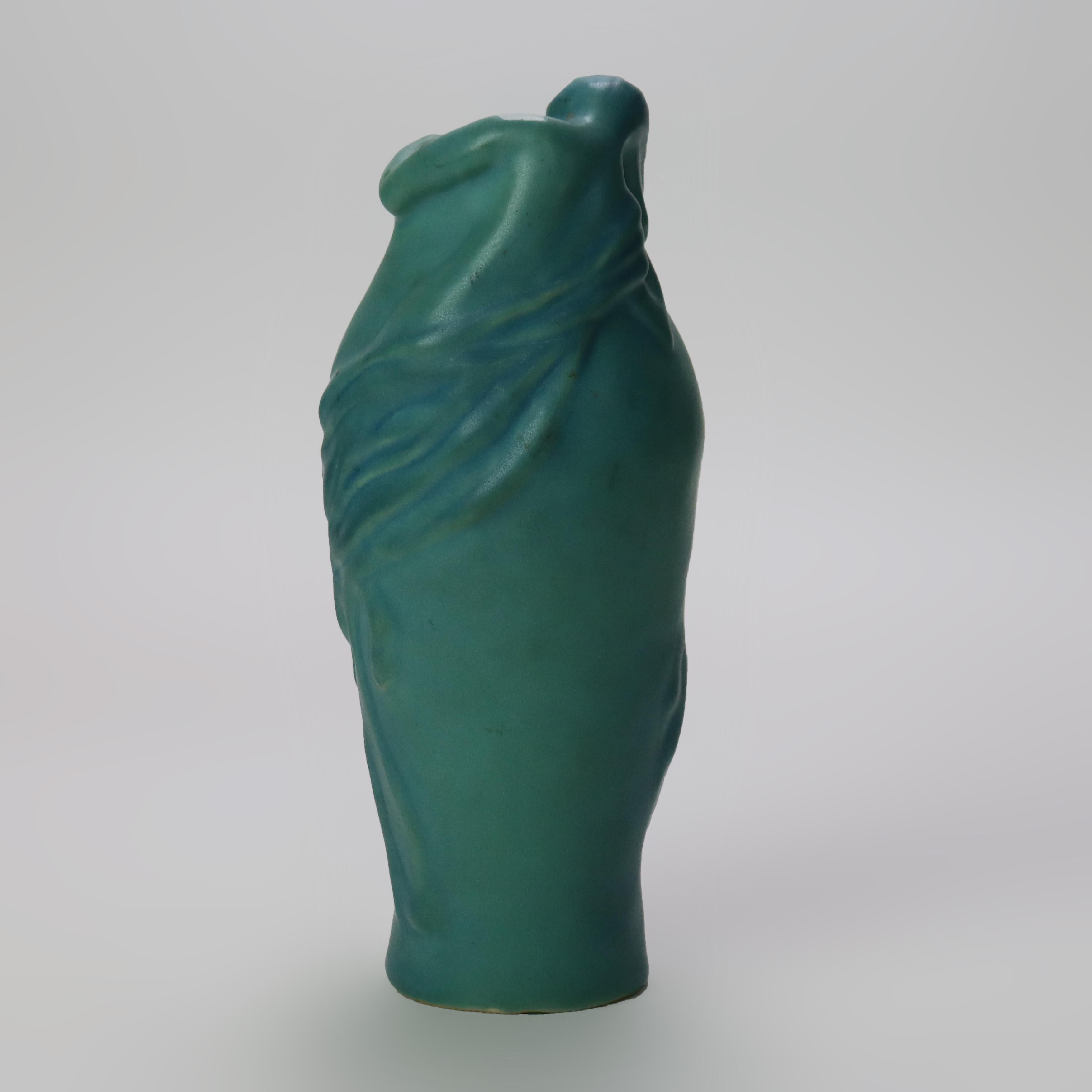 Antike Van Briggle Blau Kunst Töpferei Lorelei Vase unterzeichnet C1930 im Zustand „Gut“ im Angebot in Big Flats, NY