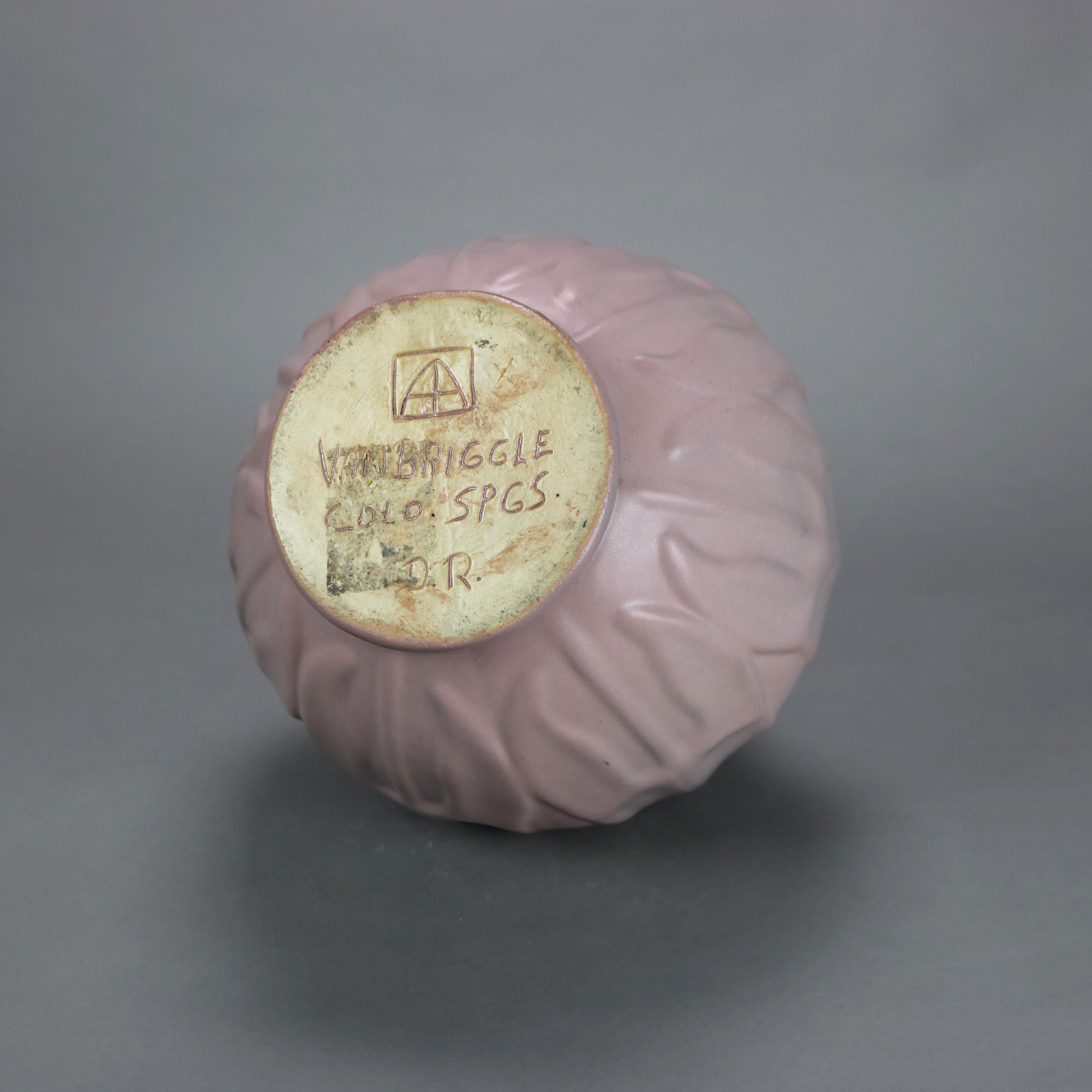 Antico vaso in ceramica Van Briggle Matt Rose con foglie stilizzate lavorate a mano C1920 in vendita 2