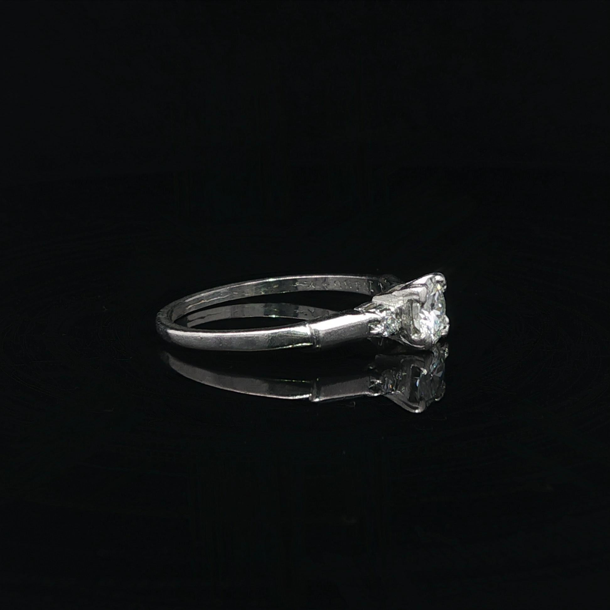 Antique Van Cleef & Arpels VCA Platinum .60ct Diamond Engagement Ring Box Paper Damen im Angebot