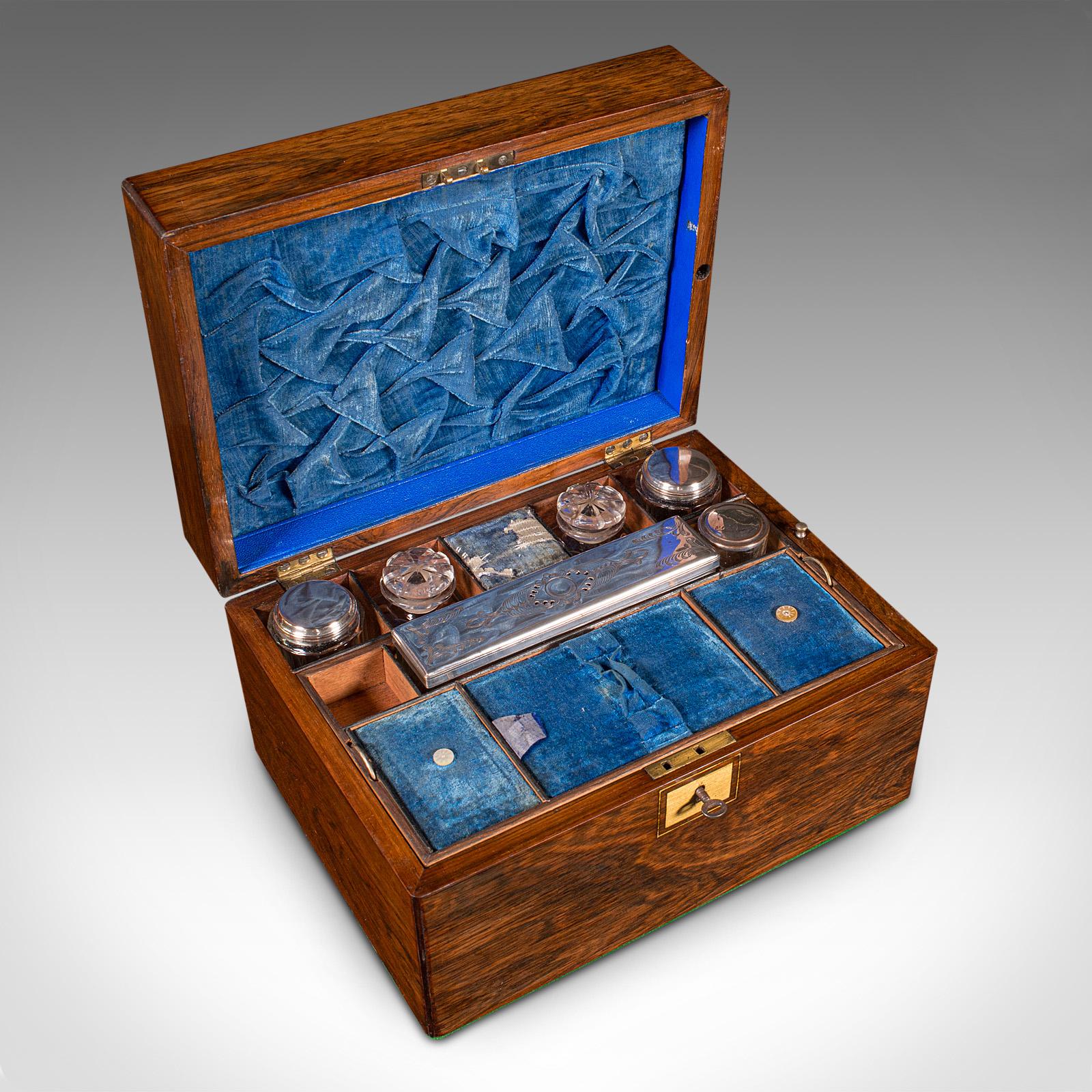 Laiton Boîte de coiffeuse d'antiquités anglaise, boîte de coiffeuse de voyage, Régence, vers 1820 en vente