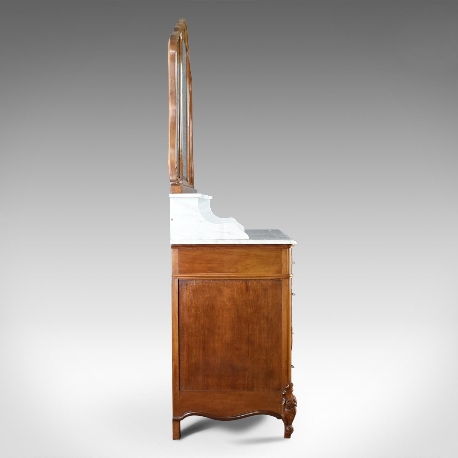 Victorien Ancienne commode:: française:: dessus marbre:: dos miroir:: acajou