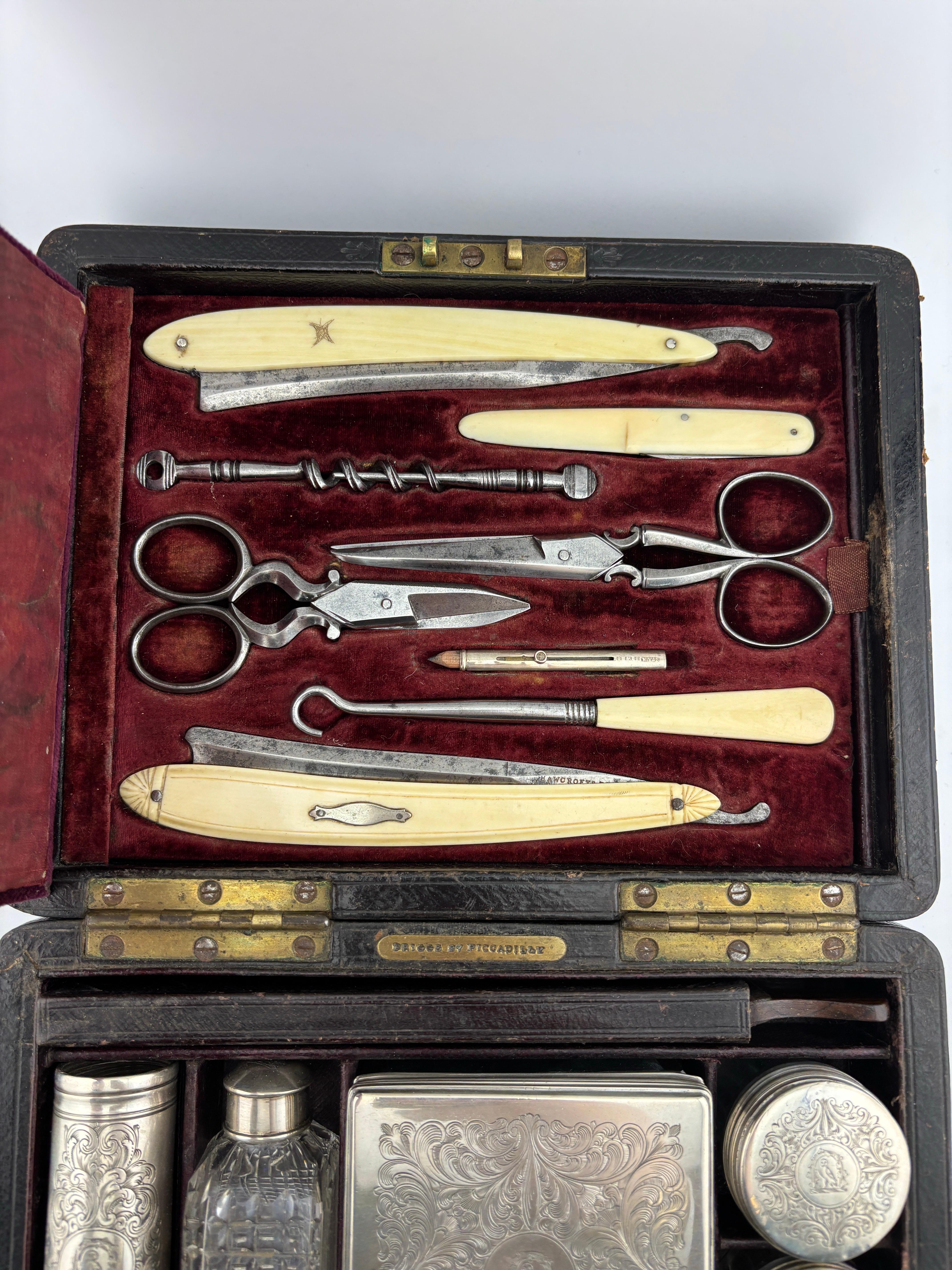Antiquité Vanity Shaving Dresser Box/ Travel Set Of 14 Pieces With Original Box en vente 6