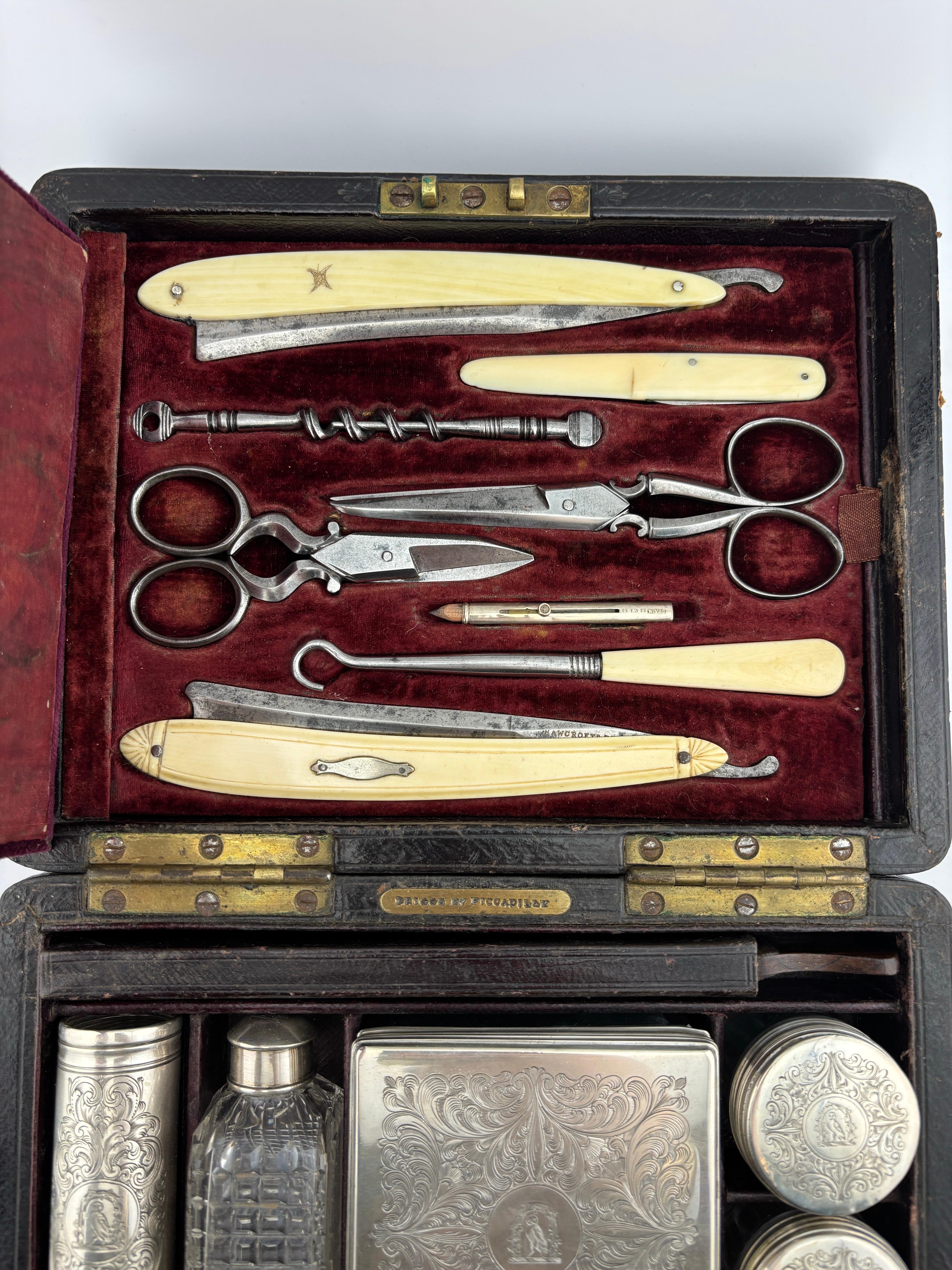 Antiquité Vanity Shaving Dresser Box/ Travel Set Of 14 Pieces With Original Box en vente 11