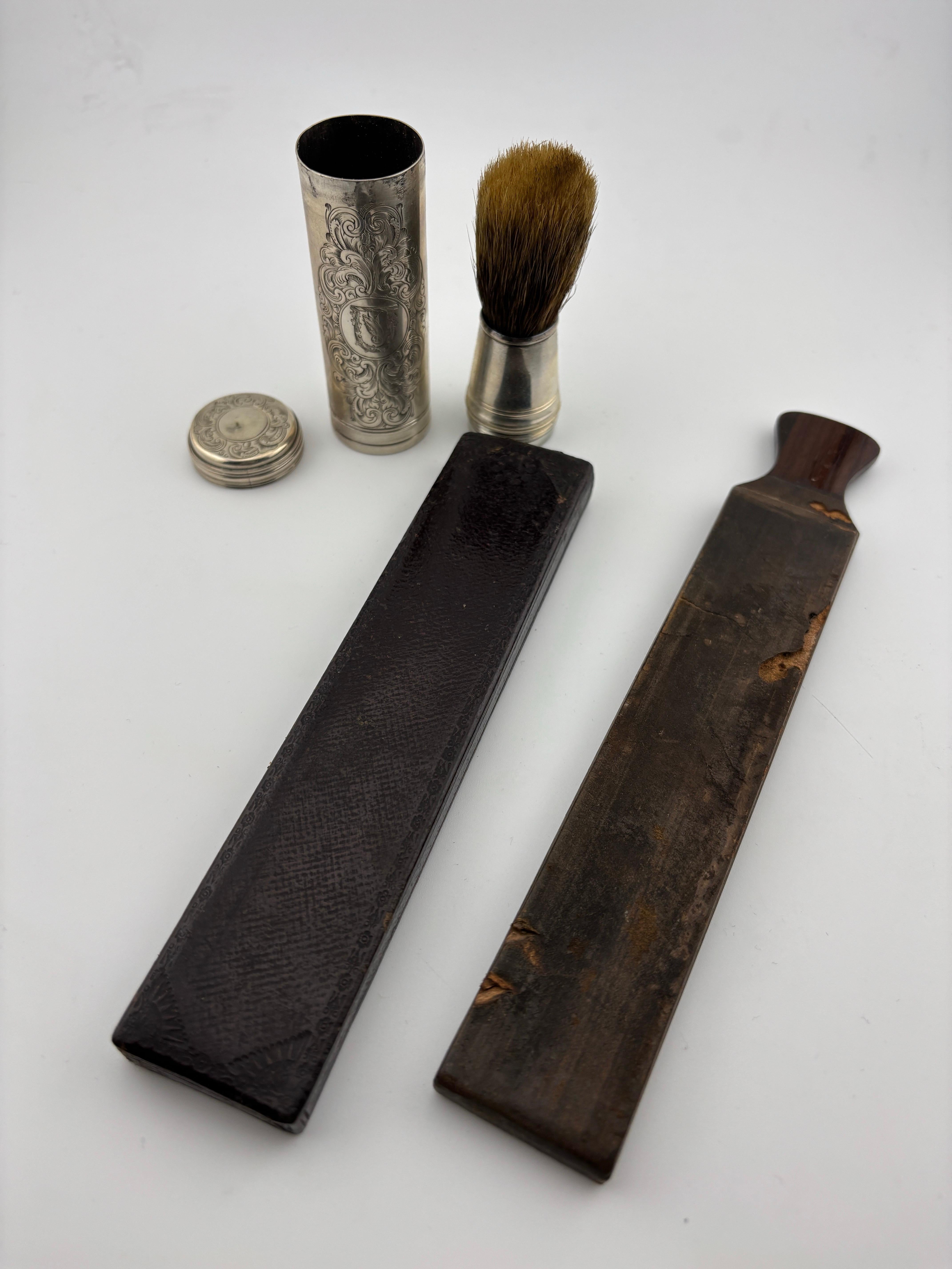 Antiquité Vanity Shaving Dresser Box/ Travel Set Of 14 Pieces With Original Box en vente 14