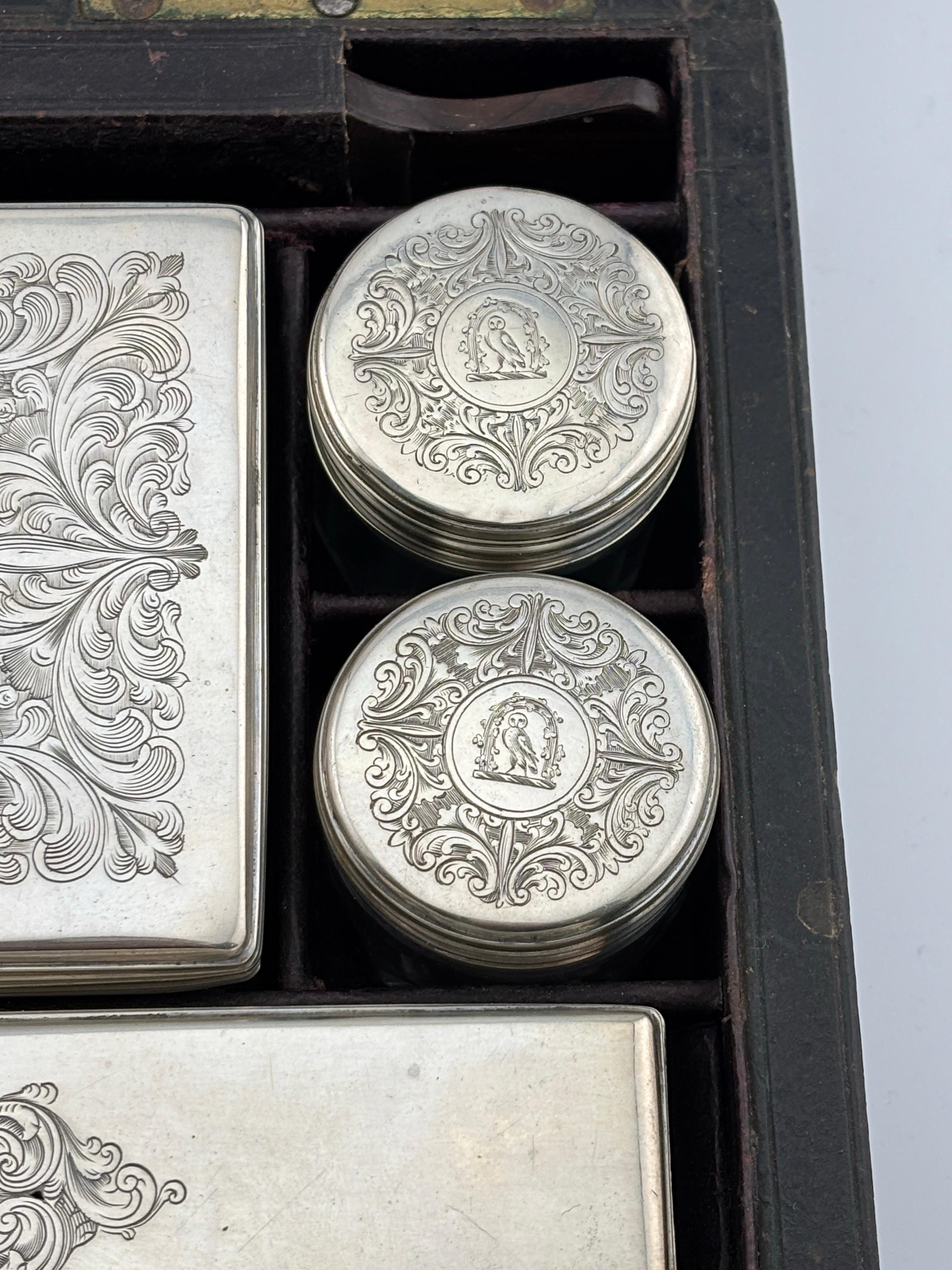 Antiquité Vanity Shaving Dresser Box/ Travel Set Of 14 Pieces With Original Box Unisexe en vente