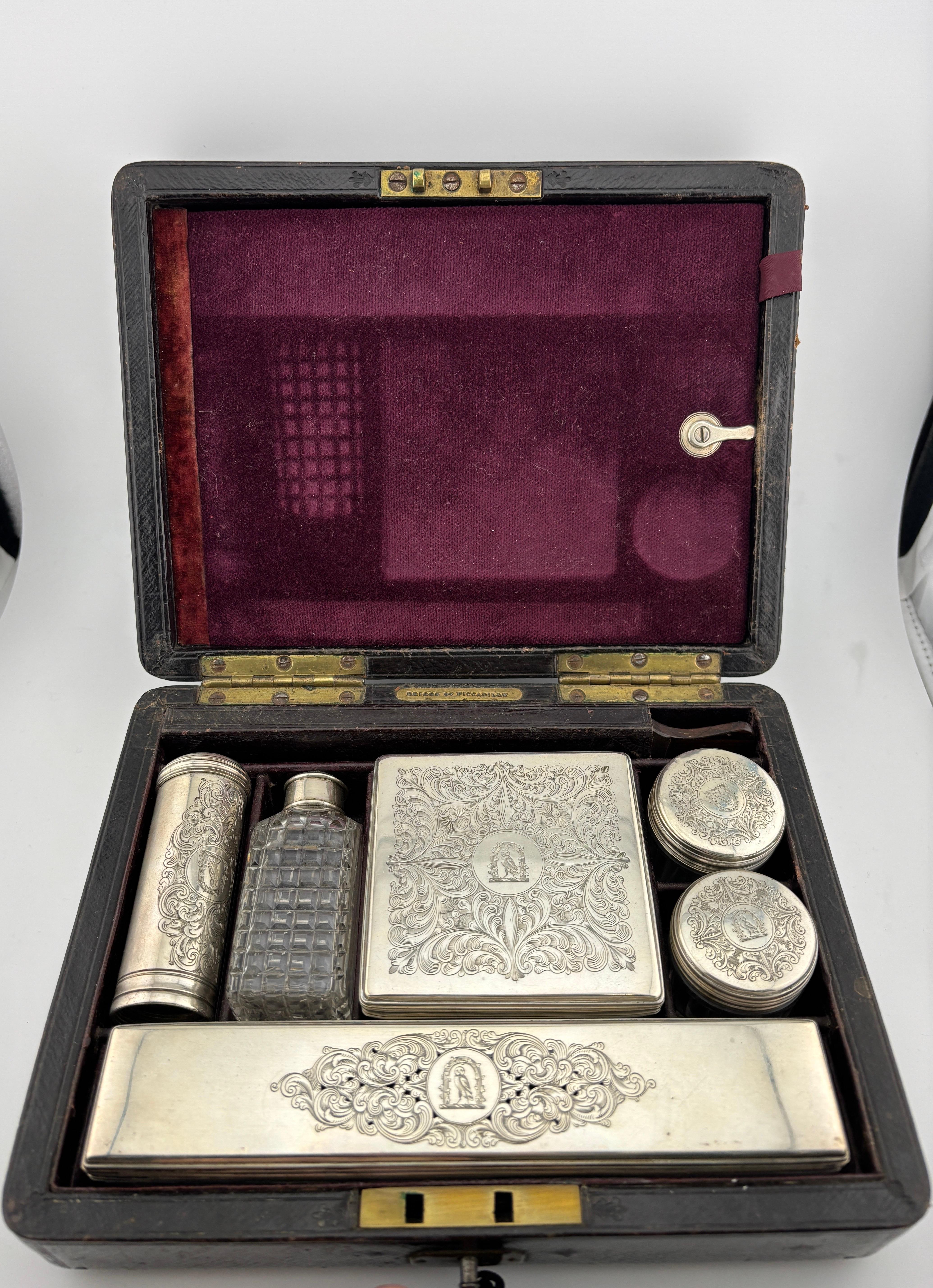 Antiquité Vanity Shaving Dresser Box/ Travel Set Of 14 Pieces With Original Box en vente 5