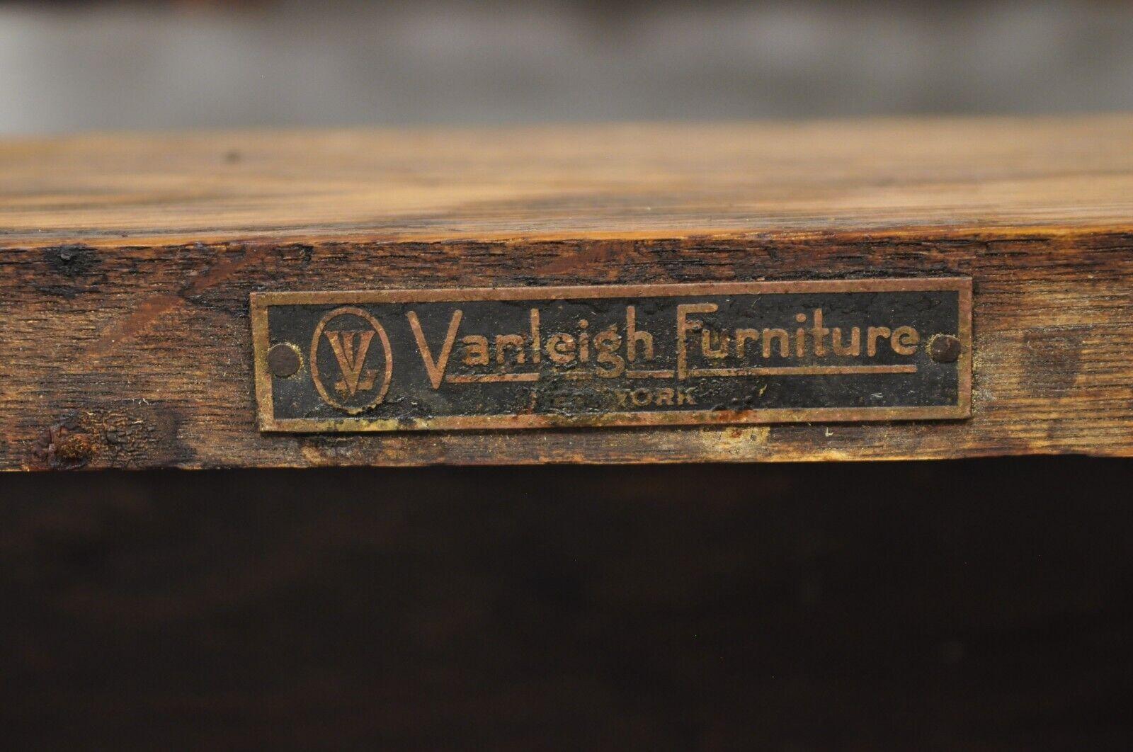Chaise d'appoint trône de salle à manger italienne de style Renaissance en chêne sculpté Vanleigh en vente 4