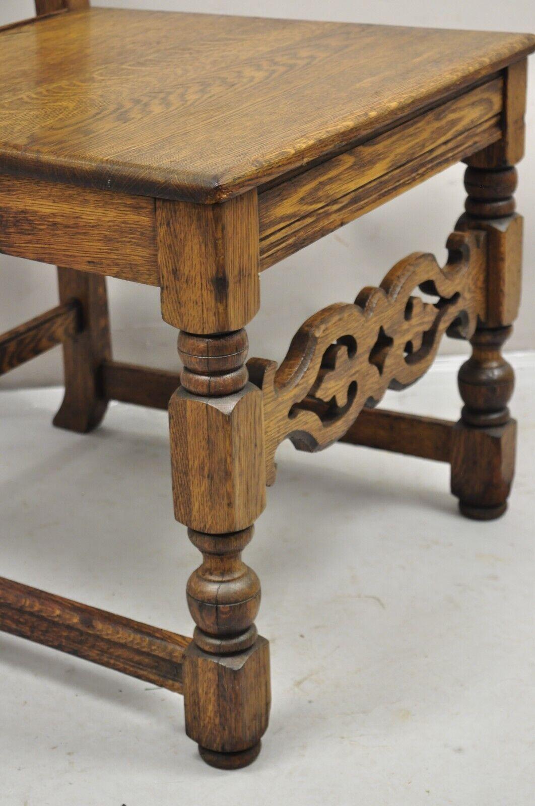 Chaise d'appoint trône de salle à manger italienne de style Renaissance en chêne sculpté Vanleigh en vente 1