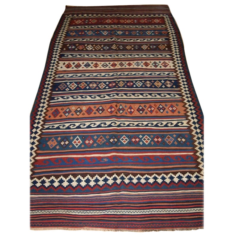 Kilim Varamin ancien aux couleurs naturelles excellentes en vente