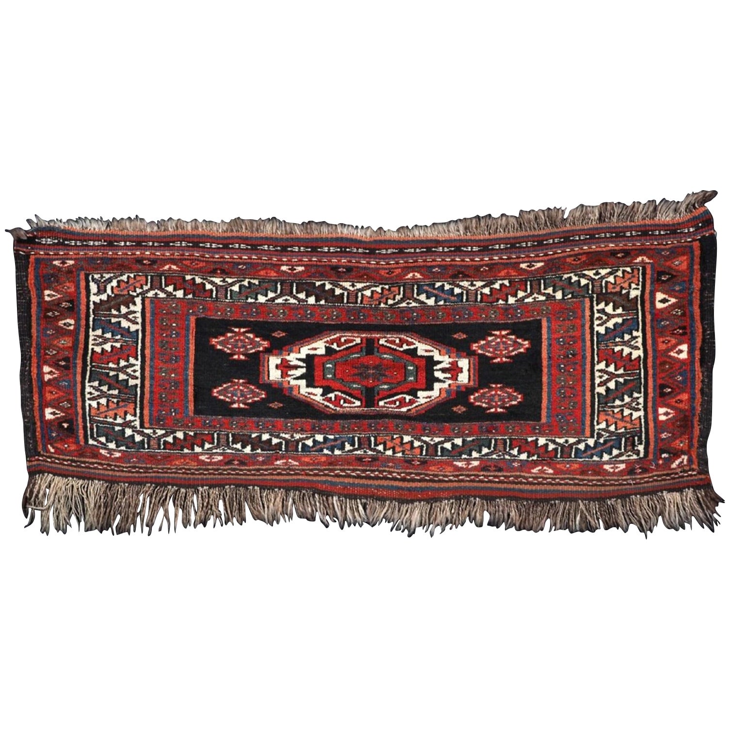 Antike Varamin Region Piled Mafrash-Tafel, Medaillon-Design, um 1900
