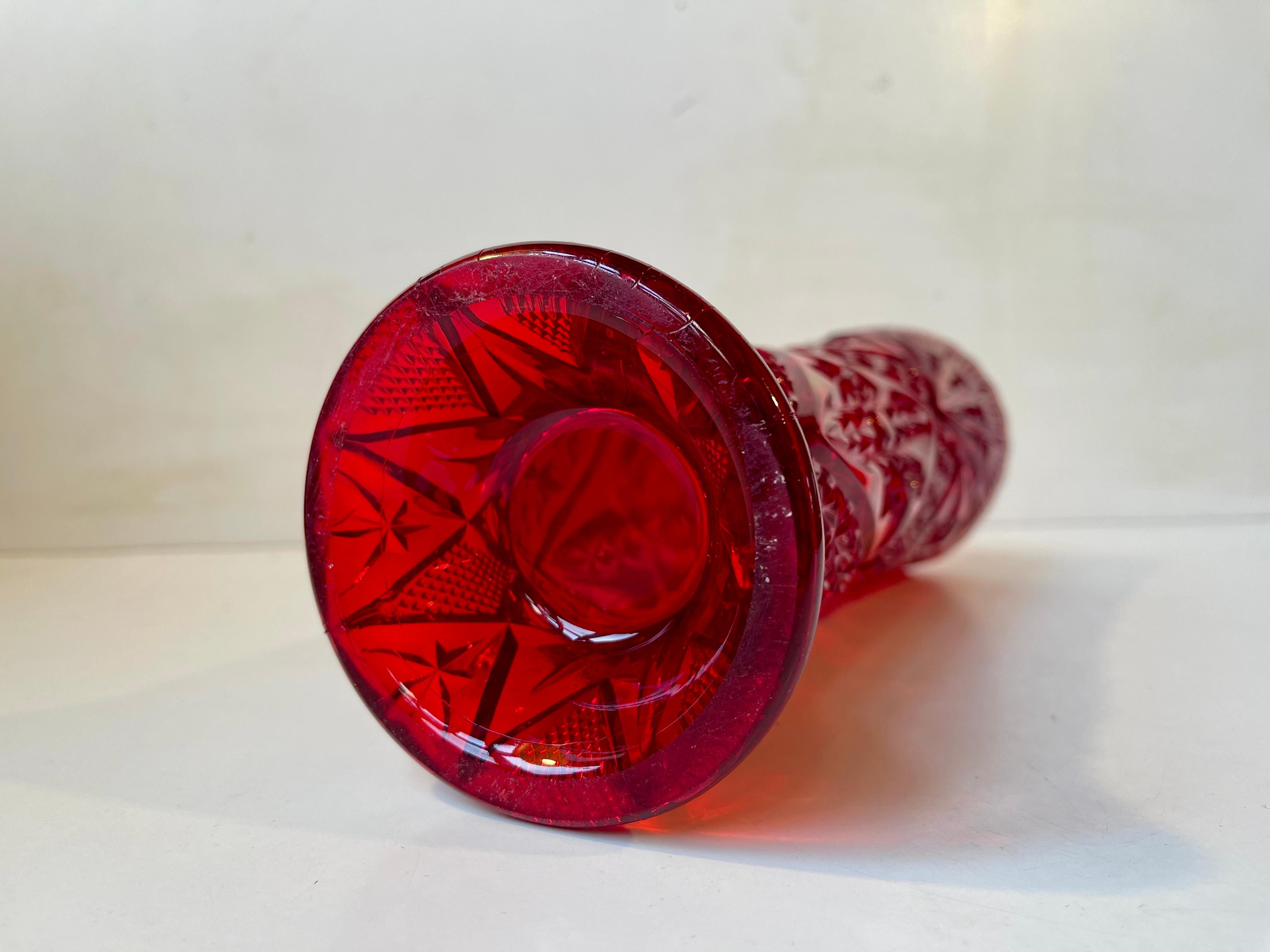Jarrón antiguo de vidrio rojo rubí prensado de Fyens glasværk, años 20 Vidrio en venta