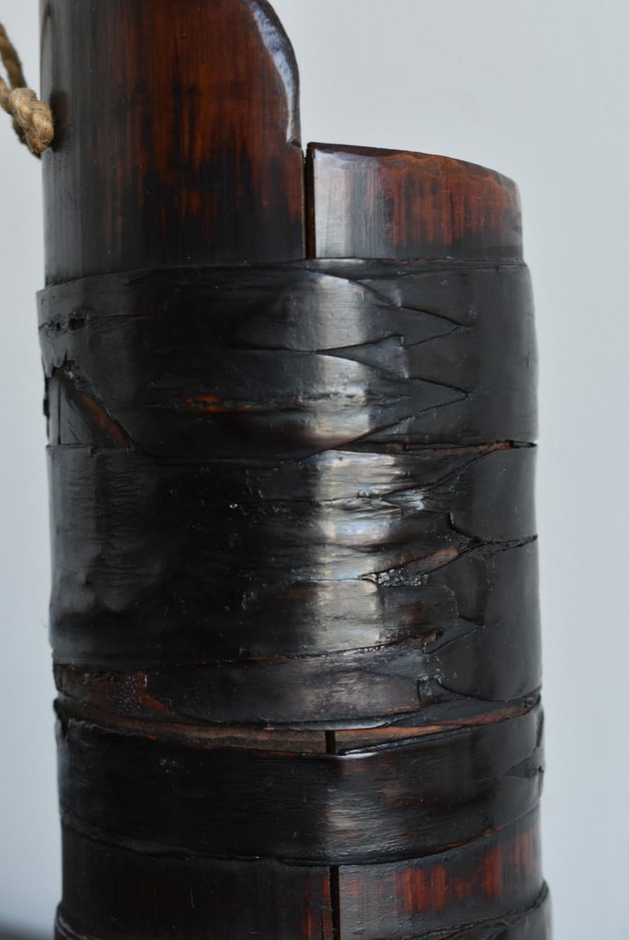 Antique Vase Made of Japanese Bamboo and Bark /Wall-Mounted Flower Vase For Sale 6