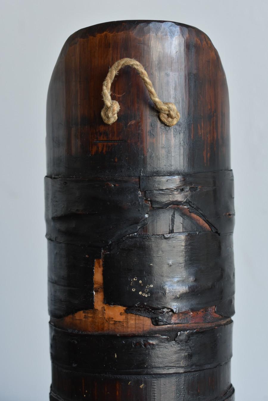 Antique Vase Made of Japanese Bamboo and Bark /Wall-Mounted Flower Vase For Sale 8