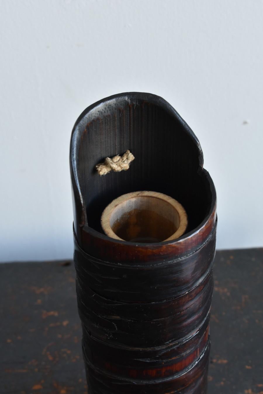 Antique Vase Made of Japanese Bamboo and Bark /Wall-Mounted Flower Vase For Sale 9
