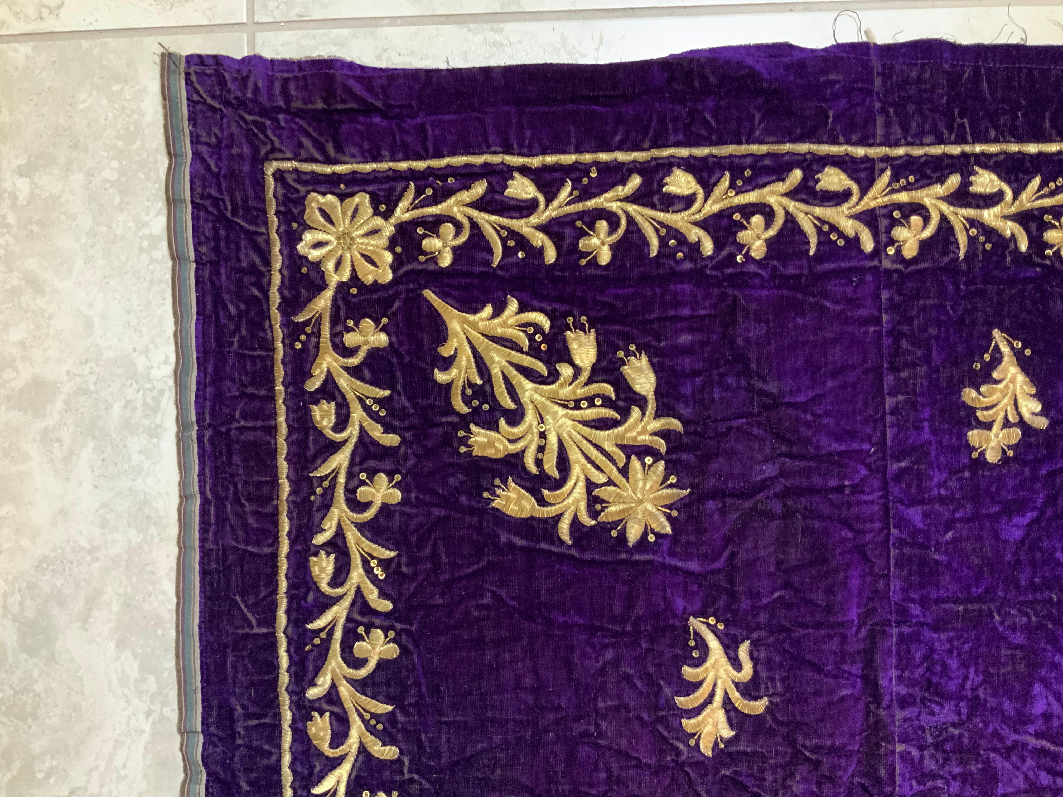 Antike Samt- und Goldstickerei-Textil mit Stickerei im Angebot 9