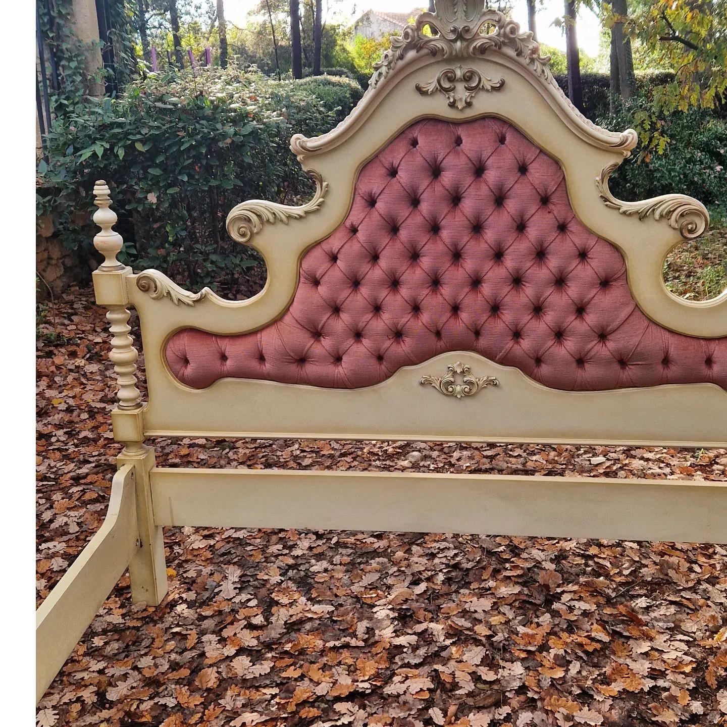 Sourced from Imperia in Italy

Fabulous Italian venetian bed
Super king size 180 x 200cm
Carved wood frame
Pink tufted upholstery
Shell Crest

Cream Lacquered Frame - Some chips to the Paint & Scratches to the back of the headboard
Gilt