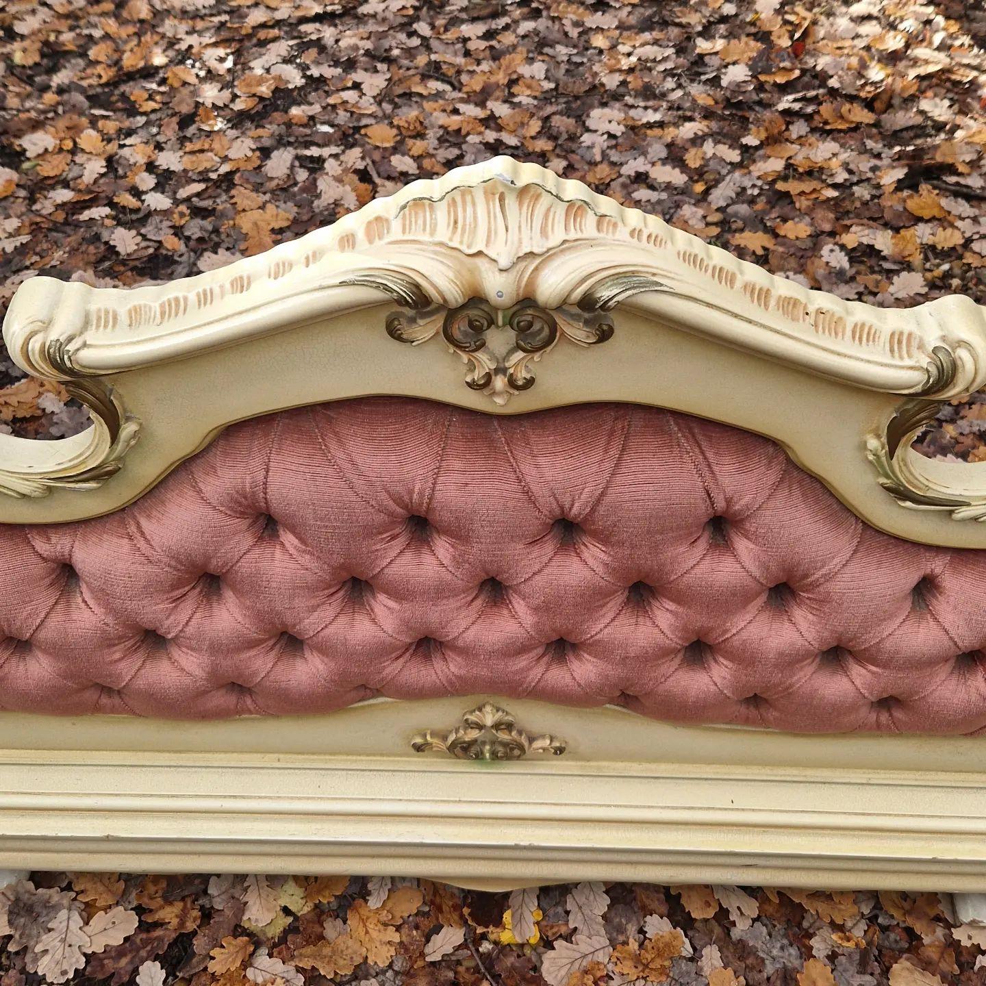 Antique Venetian Bed Italian Super King Size Bed Unique Carved Lacquered In Good Condition In Buxton, GB