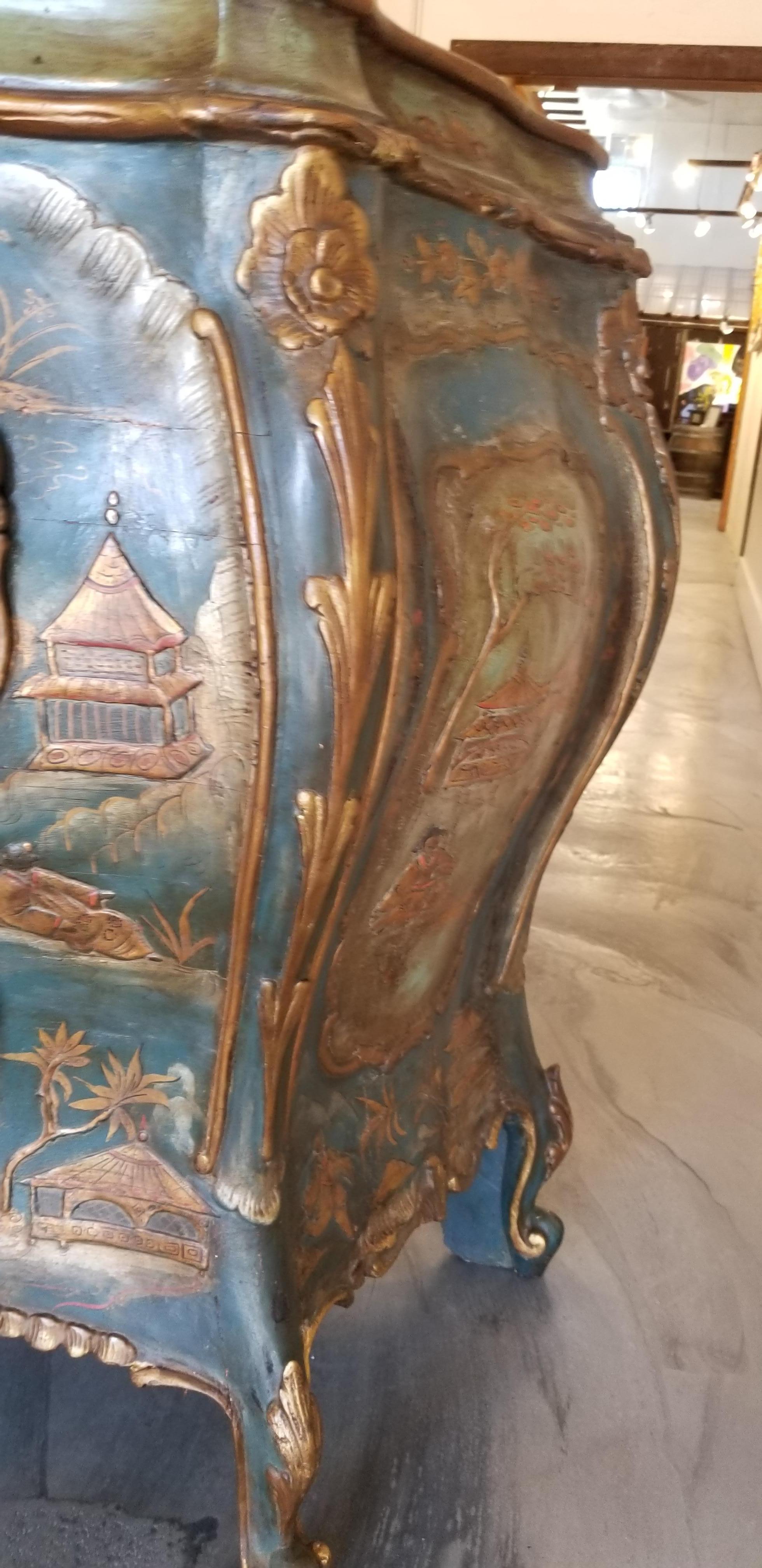 Antique Venetian Chinoiserie Bombe Commode In Good Condition For Sale In Fulton, CA