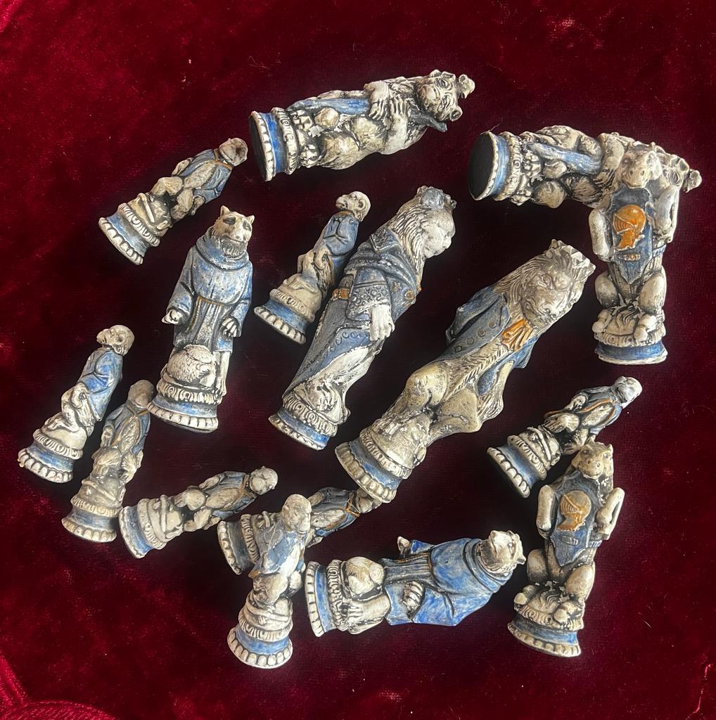 Antique Venetian Early 20th Century Ceramic Reynard the Fox Chess Set For Sale 6