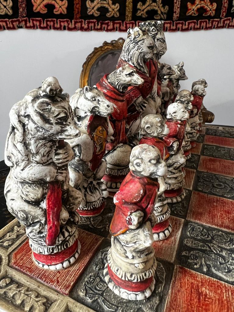 Antique Venetian Early 20th Century Ceramic Reynard the Fox Chess Set In Good Condition For Sale In Doha, QA