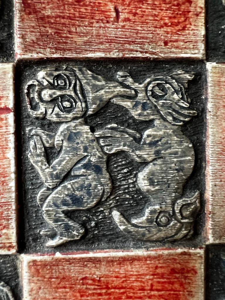 Italian Antique Venetian Early 20th Century Ceramic Reynard the Fox Chess Set For Sale