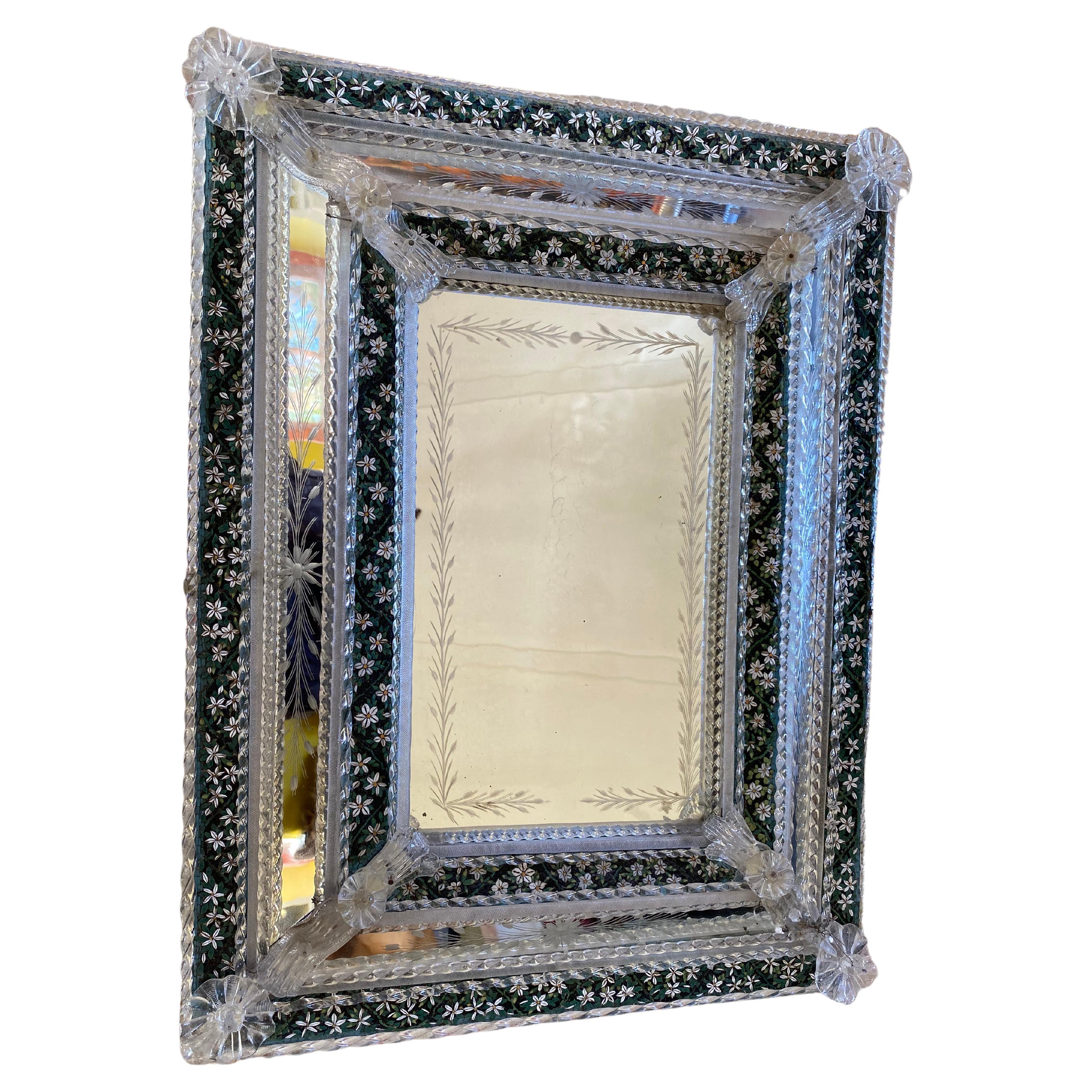 Miroir vénitien ancien en verre gravé avec micro-mosaïque Pate de Verre