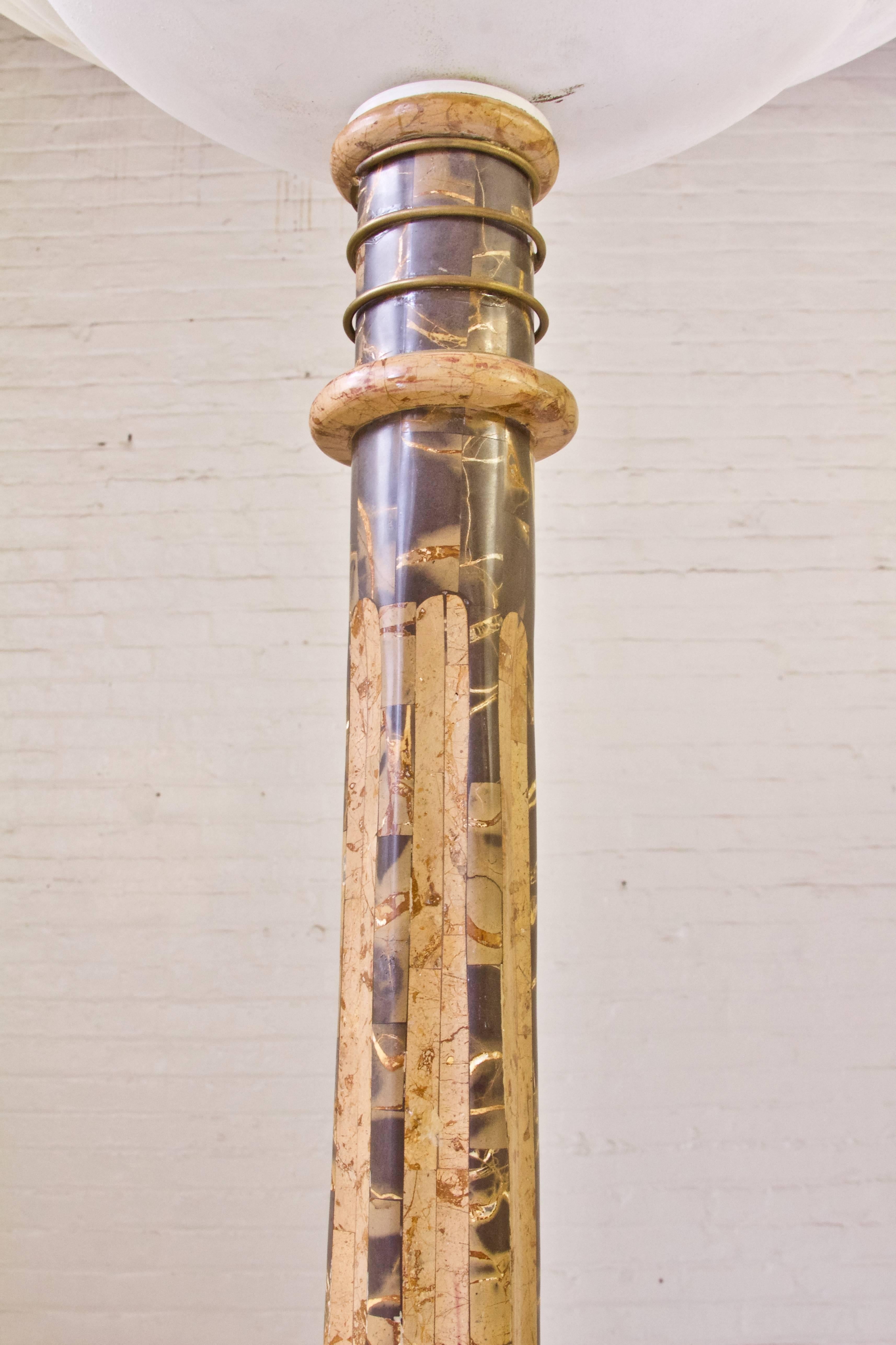 antike stehlampe mit glasschirm