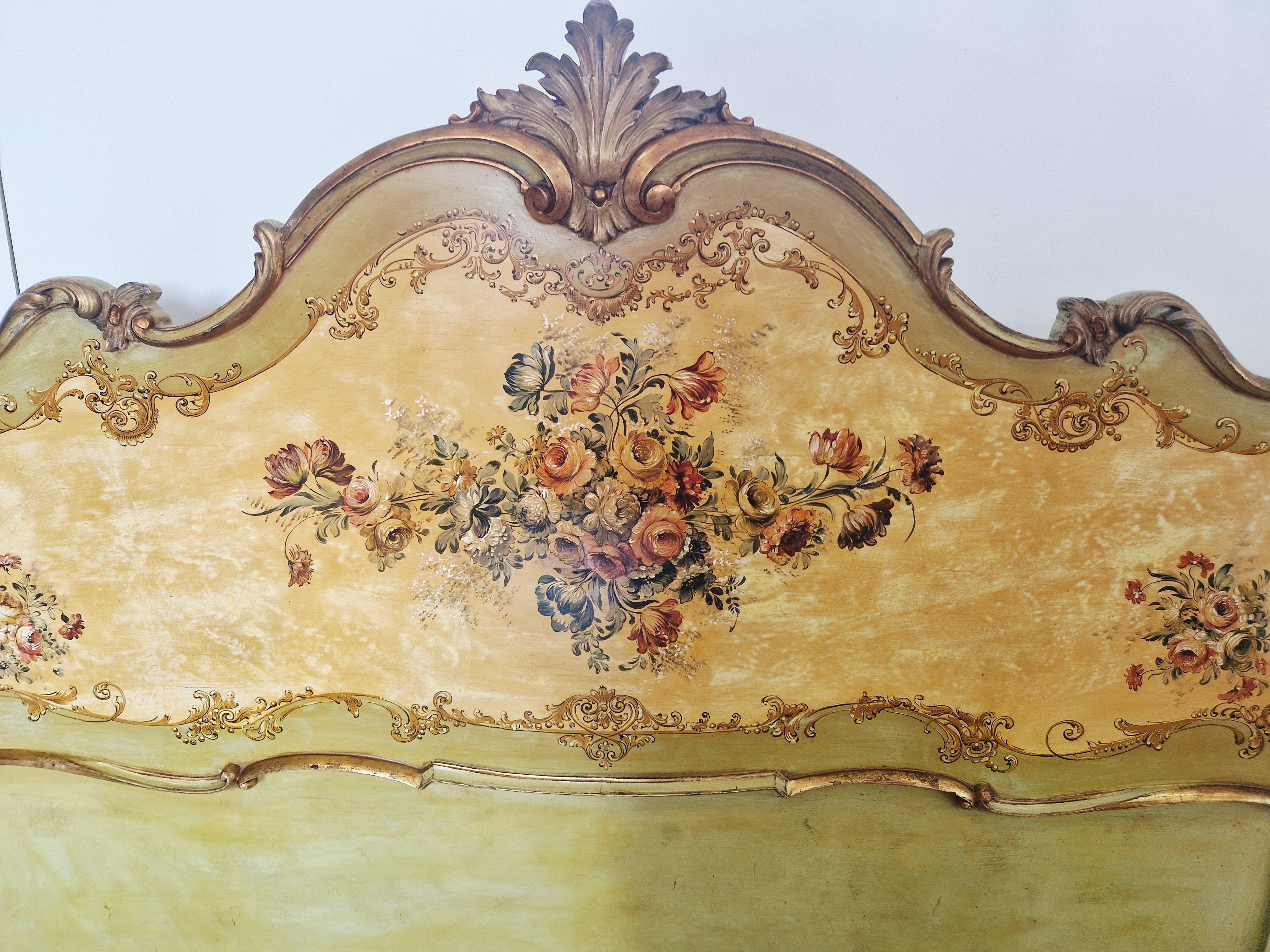 Lit et chaise vénitiens anciens de grande taille Bon état - En vente à Buxton, GB