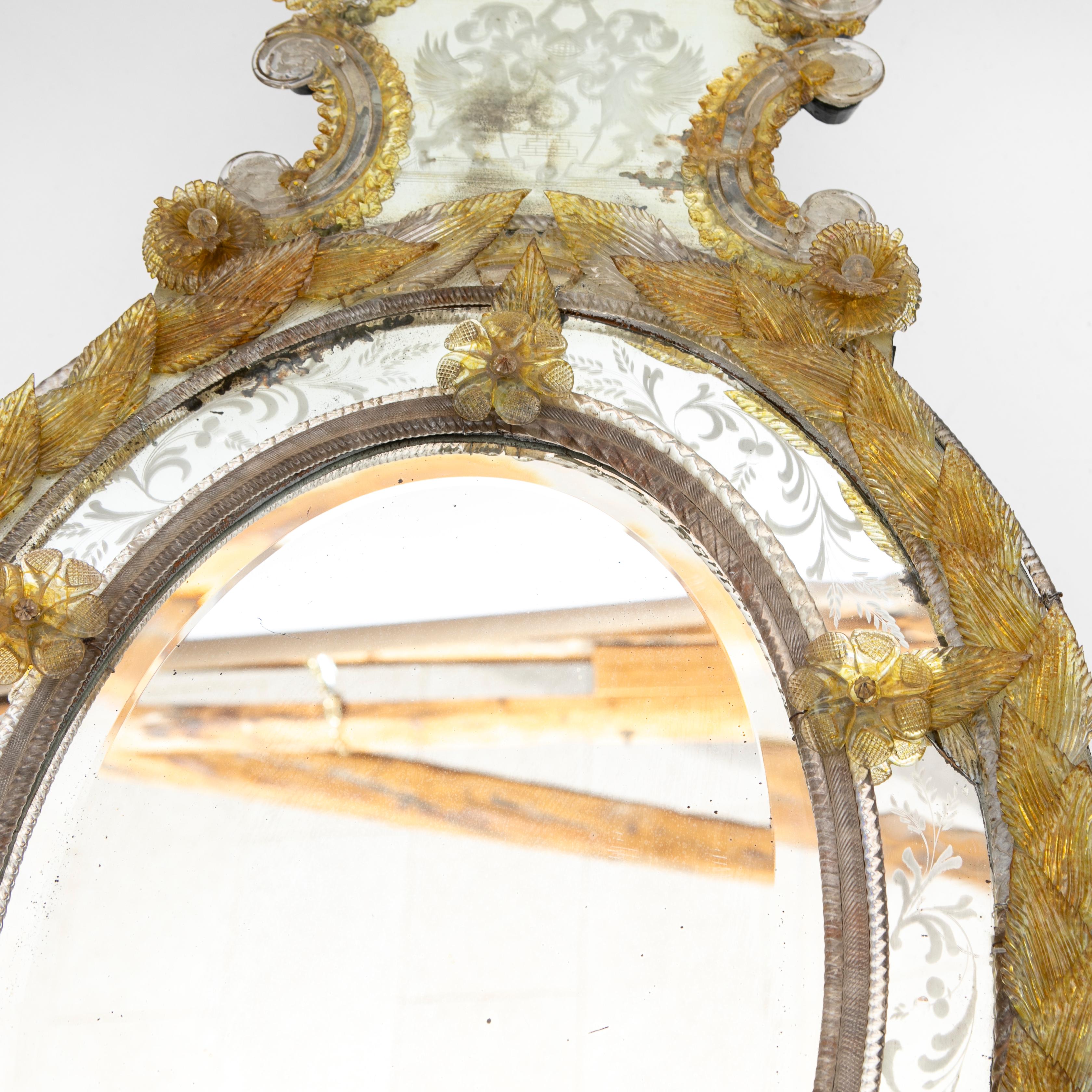 Oval Venetian Mirror in Yellow And Clear Murano Glass For Sale 2