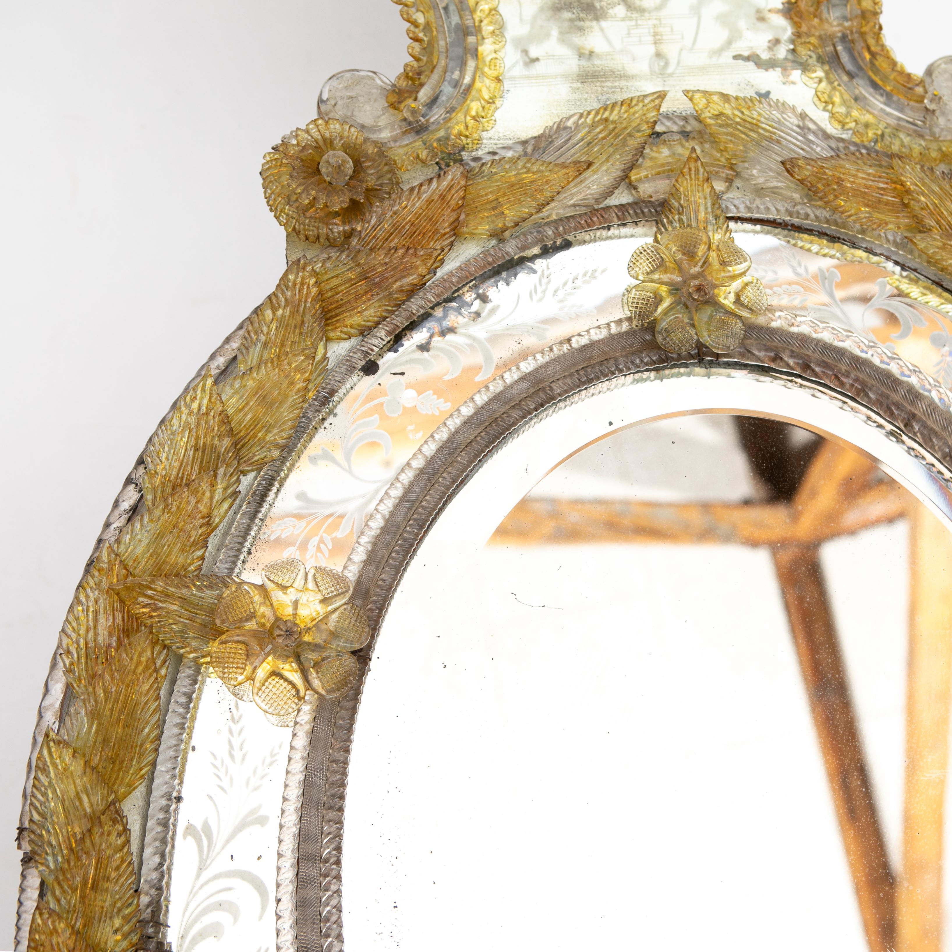 Oval Venetian Mirror in Yellow And Clear Murano Glass For Sale 3