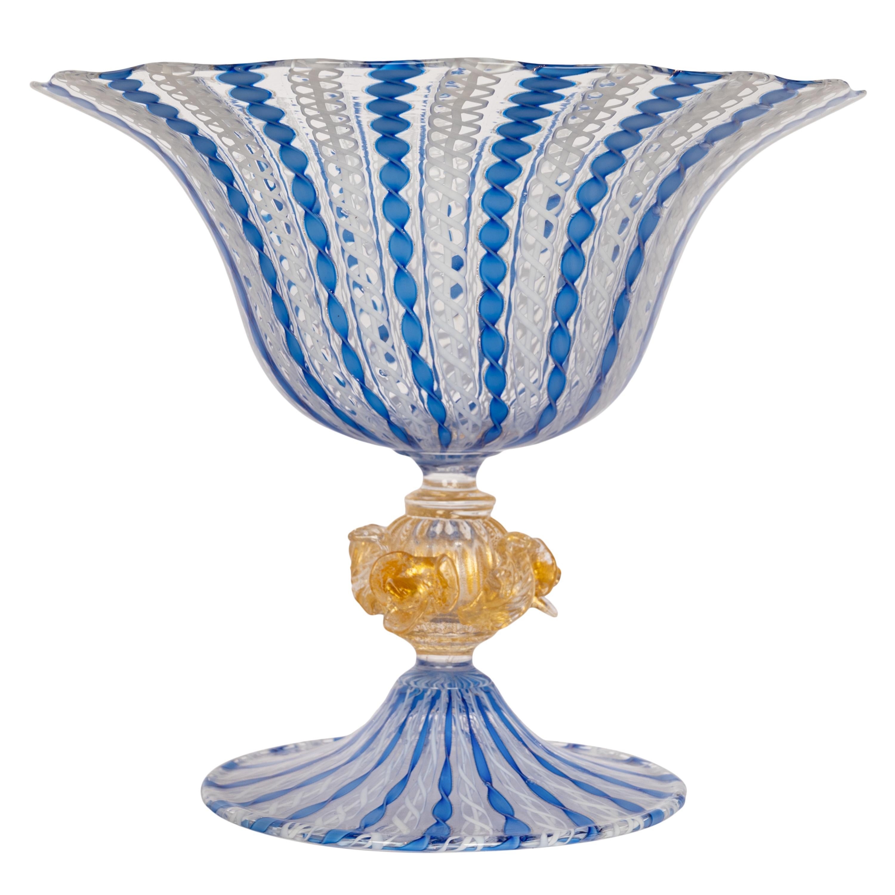 Antica ciotola in vetro blu di Murano Latticino Zanfirico firmata 1920 In condizioni buone a Portland, OR