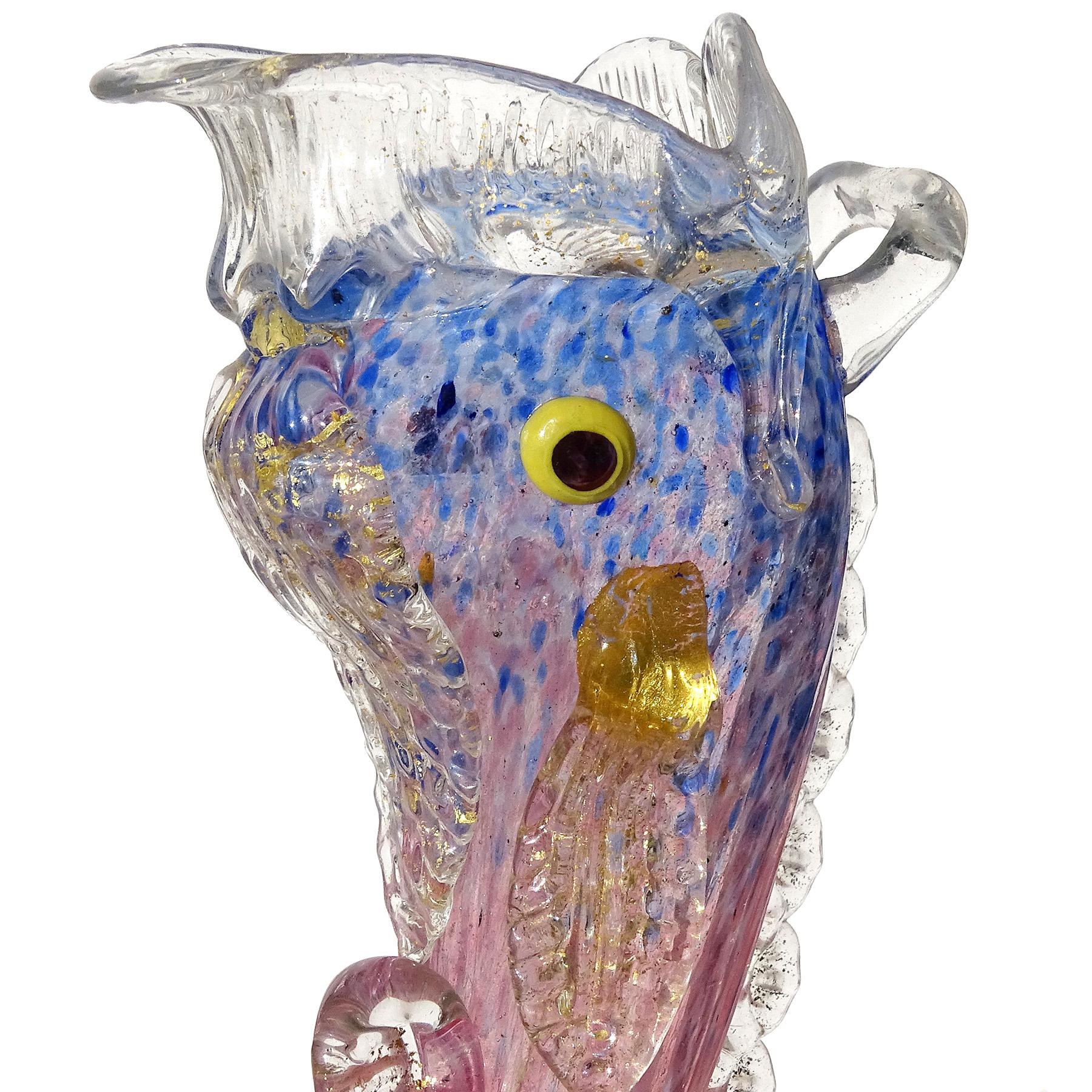 Art nouveau Vase vénitien ancien en forme de poisson en verre d'art italien de Murano bleu, rose et mouchetures dorées en vente