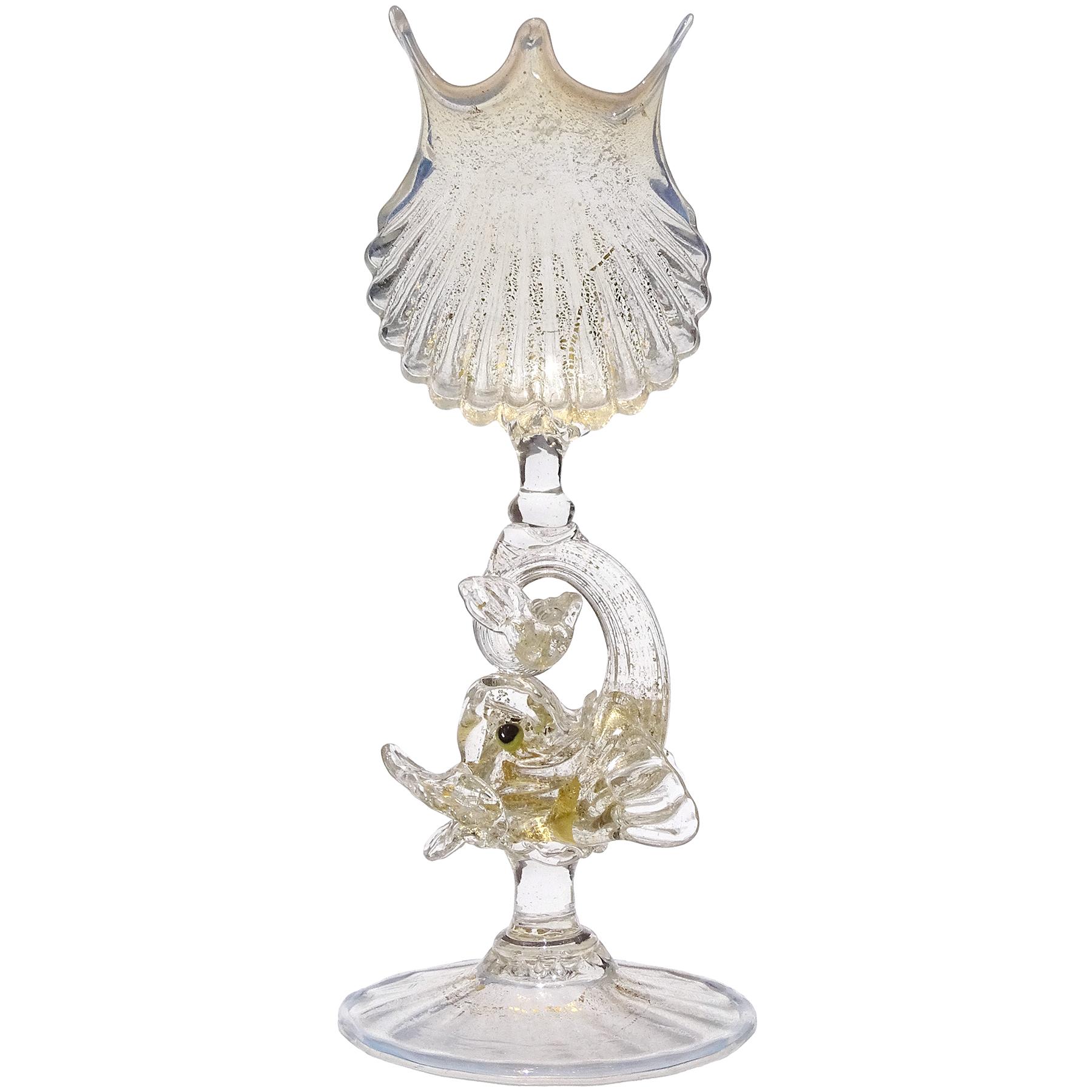Vase ancien en verre d'art vénitien Murano Opal Shell Gold Flecks Fish Stem Italian Art Glass Vase