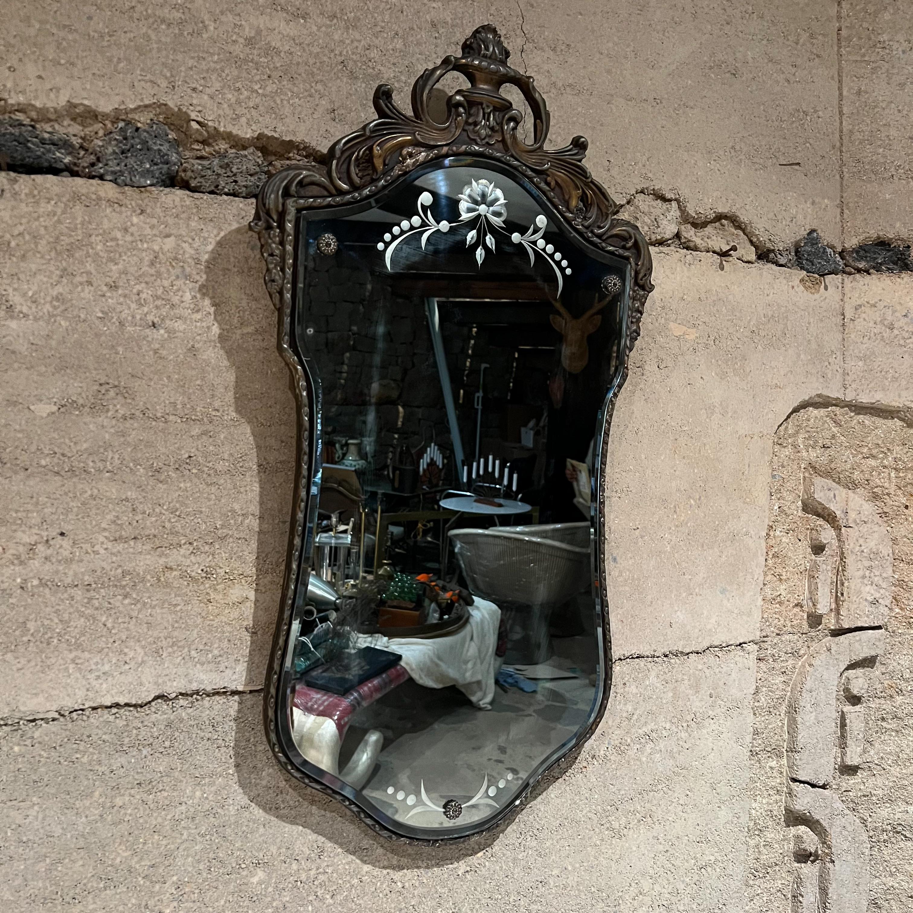 1950s Venetian Shield Wall Mirror Carved Giltwood Italy 8