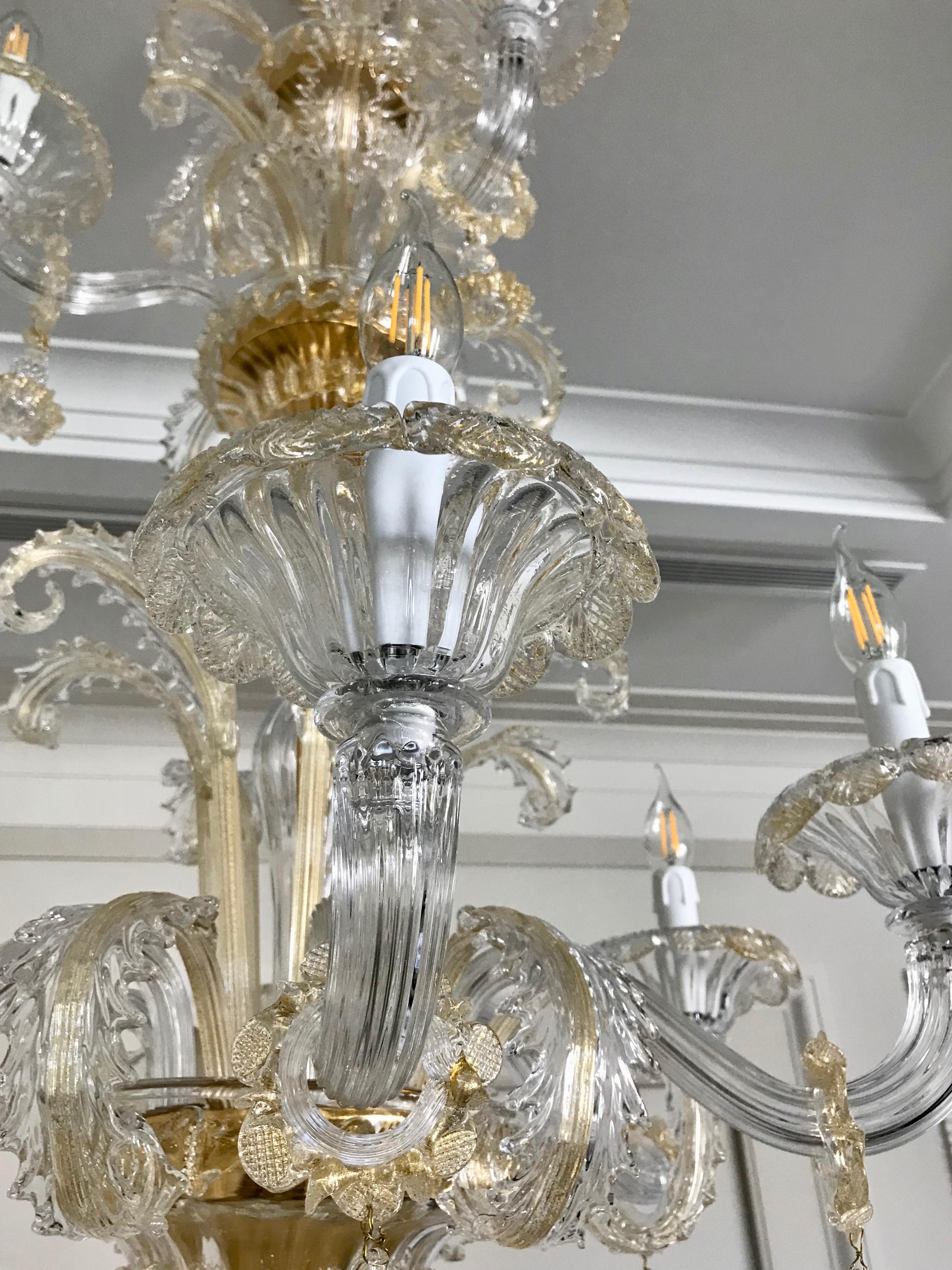Fait main Lustre moderne de style baroque vénitien à 9 lumières en cristal, or pur et verre de Murano en vente