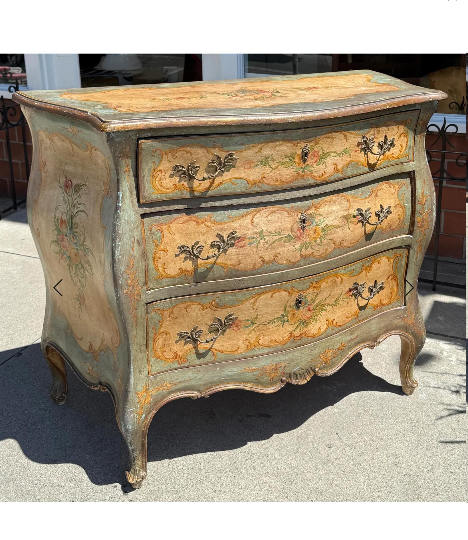 Commode ancienne de style vénitien peinte à l'italienne en vente 1