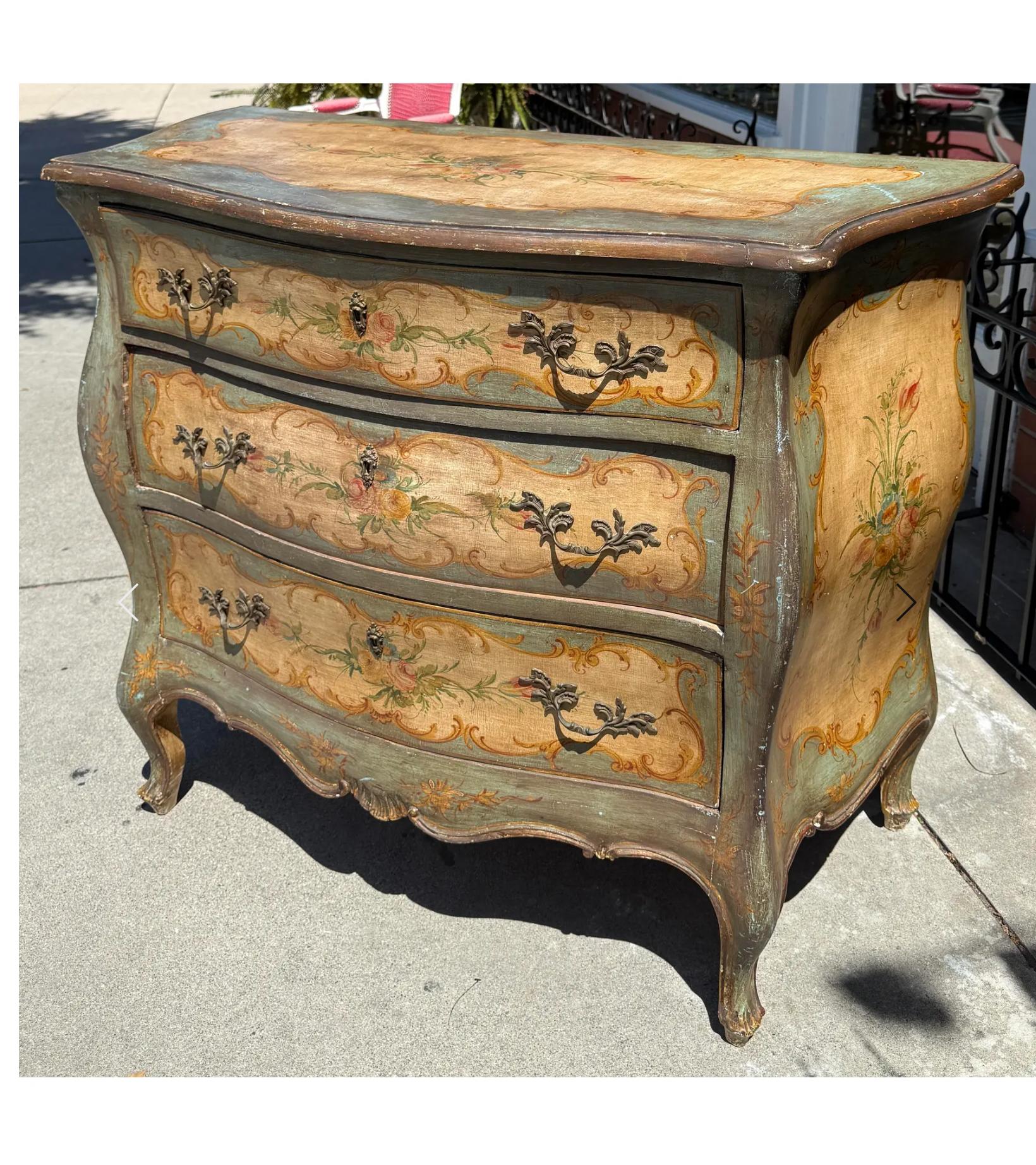 Commode ancienne de style vénitien peinte à l'italienne en vente 2