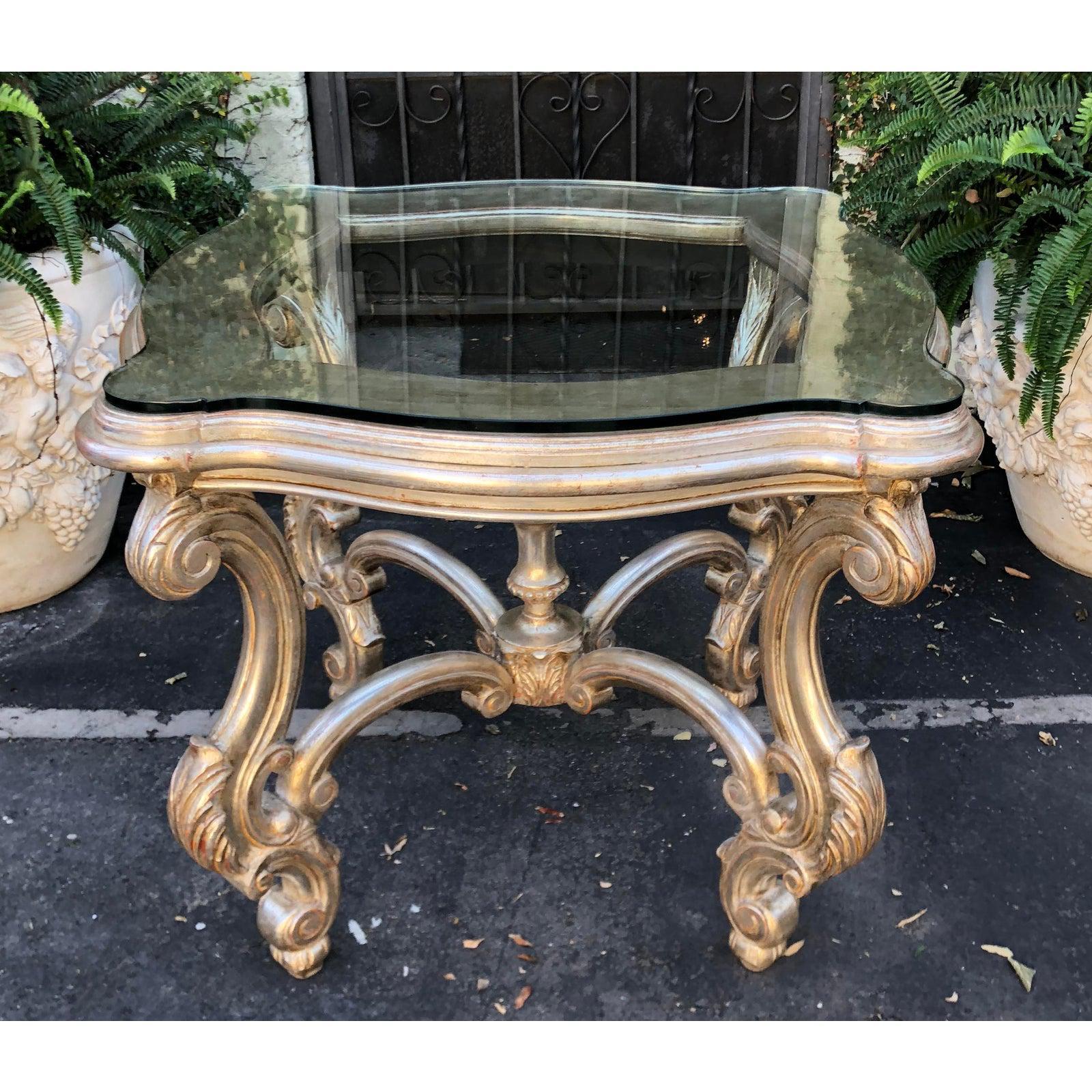 Espagnol Ancienne table de centre ou d'appoint de style vénitien en bois doré argenté en vente