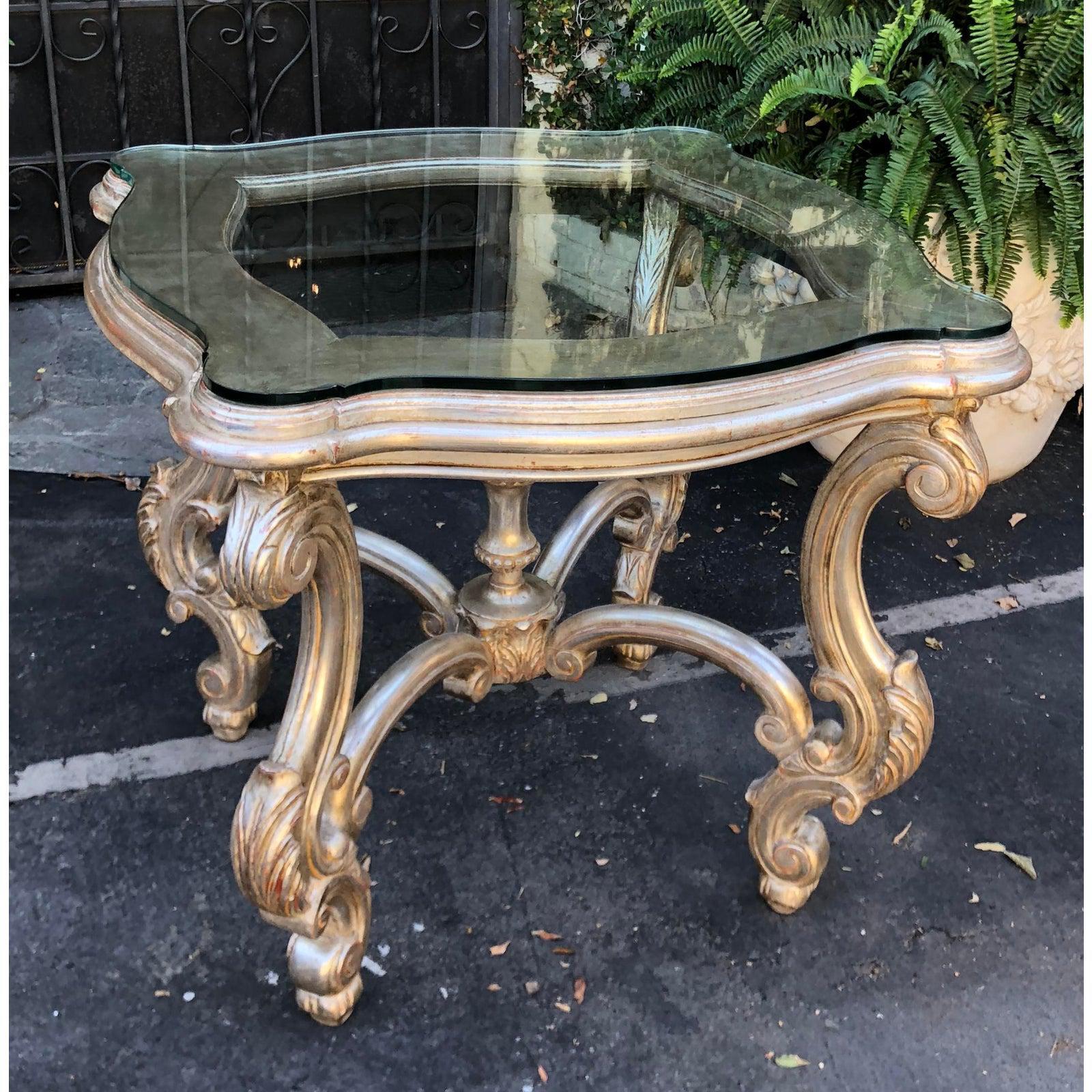 Ancienne table de centre ou d'appoint de style vénitien en bois doré argenté Bon état - En vente à LOS ANGELES, CA