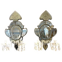 Antiguos candelabros venecianos de dos brazos con espejo de plata y grabados