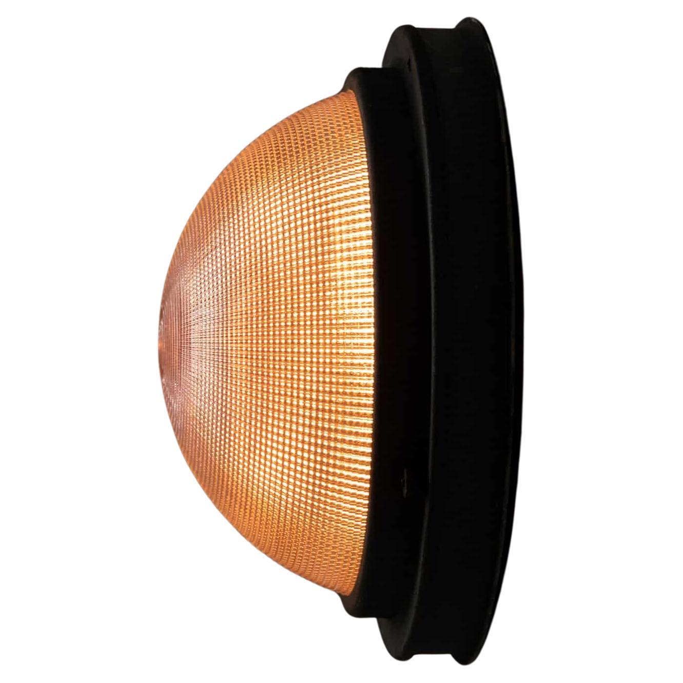 Dekorative kupferne Holophane-Wand-/Deckenleuchte, um 1920, bündig montiert.

Eine außergewöhnliche Holophane-Leuchte aus dem frühen 20. Jahrhundert, die sowohl für die Wand- als auch für die Deckenmontage geeignet ist. Das Kupfergehäuse ist anmutig