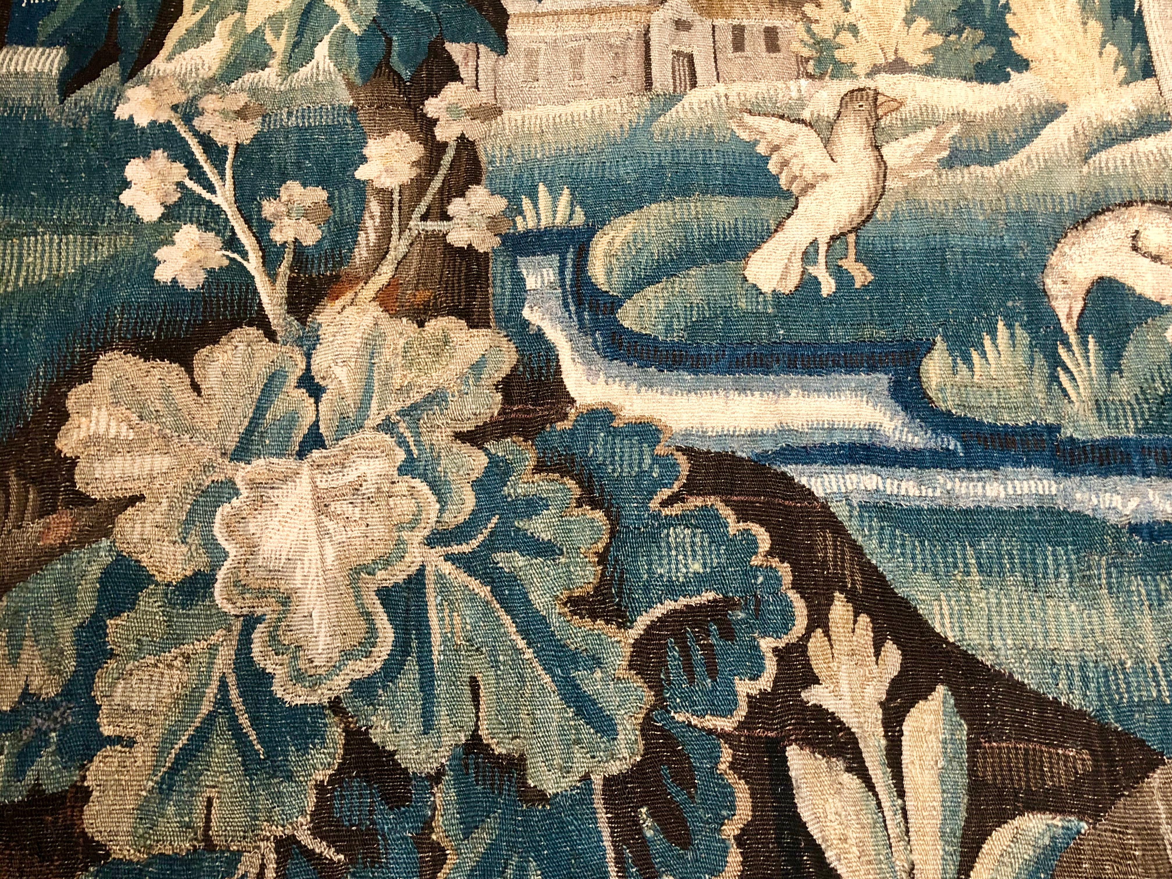 Français Tapisserie ancienne de Verdure Aubusson avec oiseaux en vente