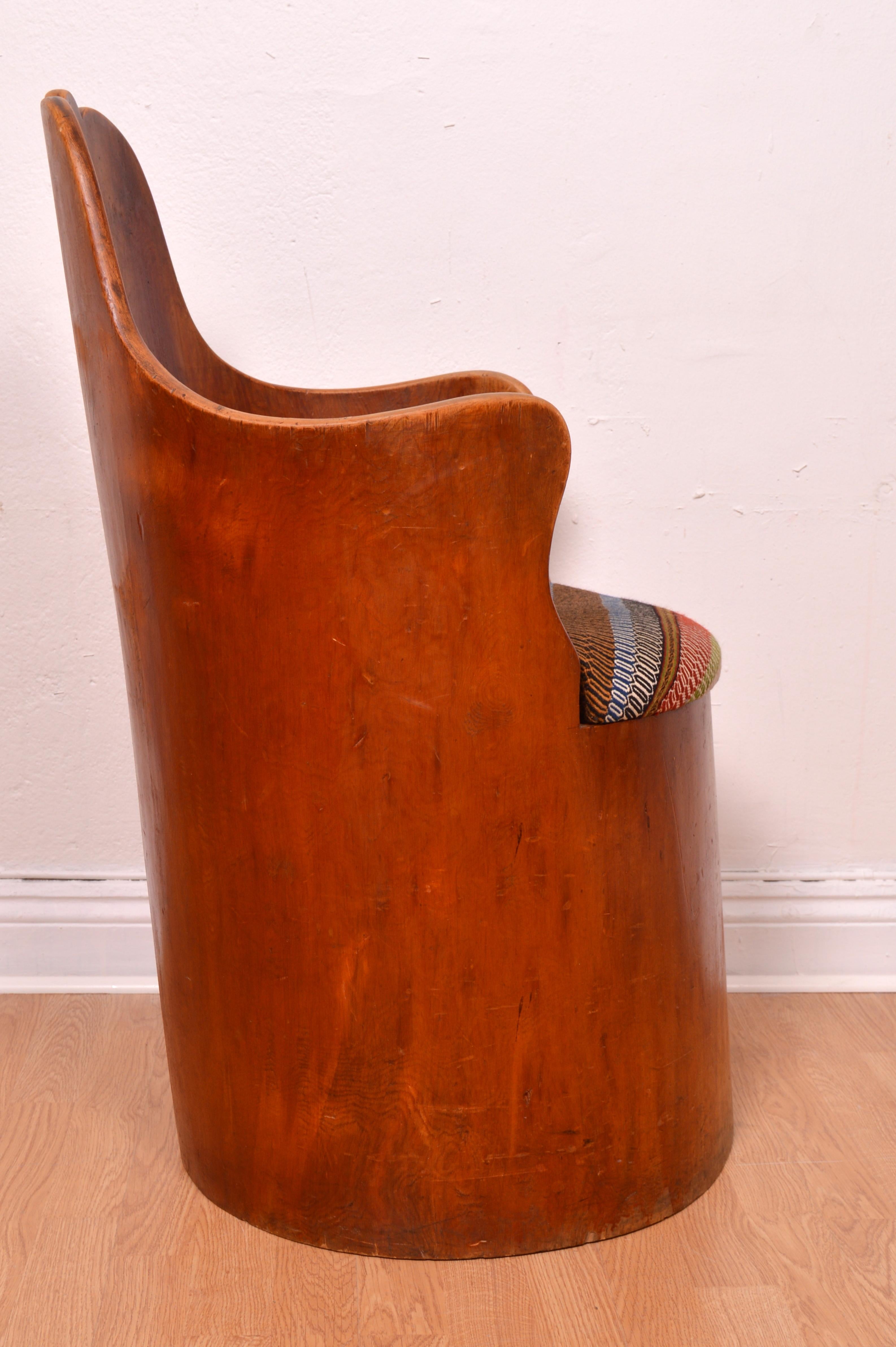 Silla de tronco sueca antigua y vernácula de 1912, Kubbstol tradicional tallado Tallado en venta
