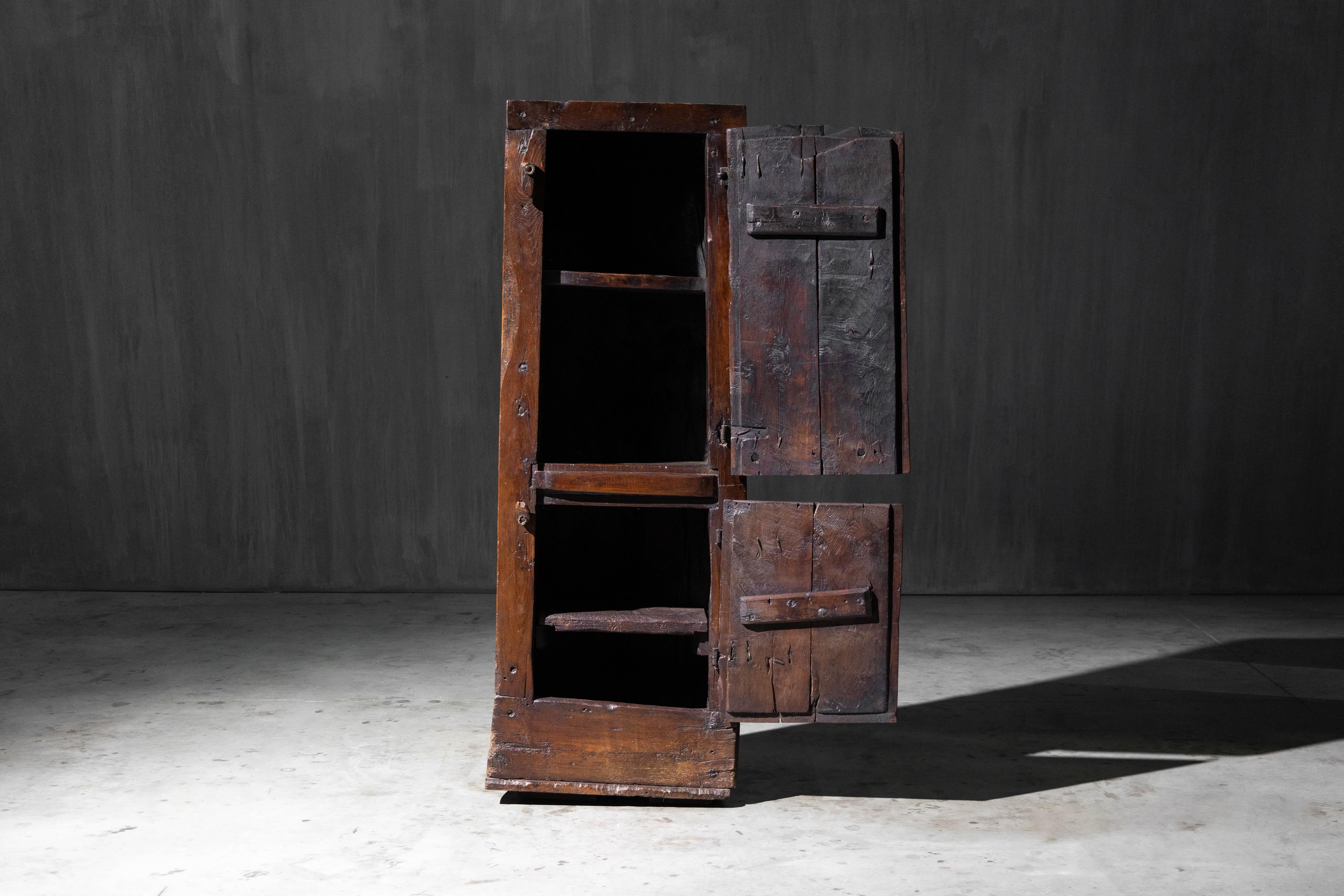 Legno Antico gabinetto vernacolare, Francia, XIX secolo in vendita