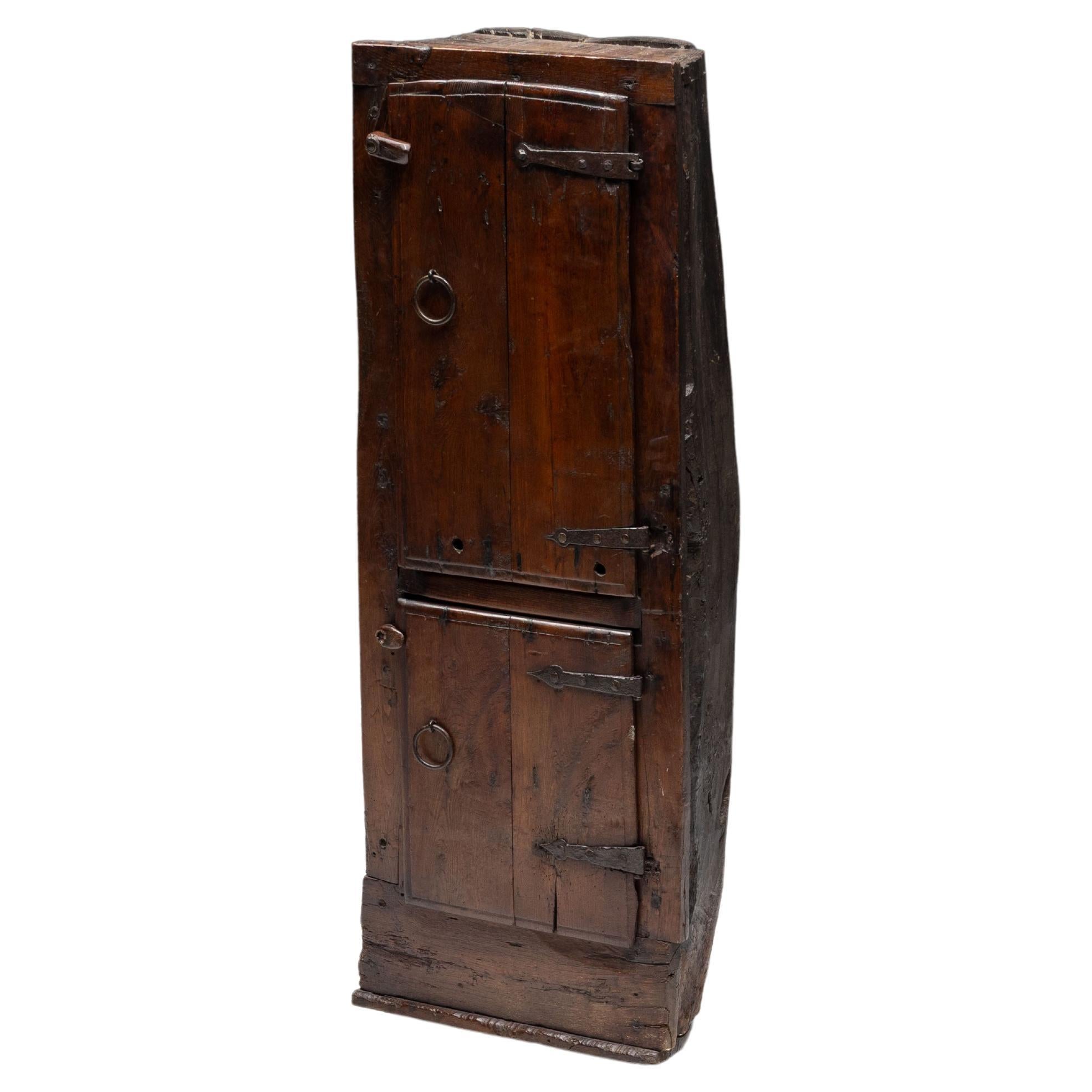 Antico gabinetto vernacolare, Francia, XIX secolo