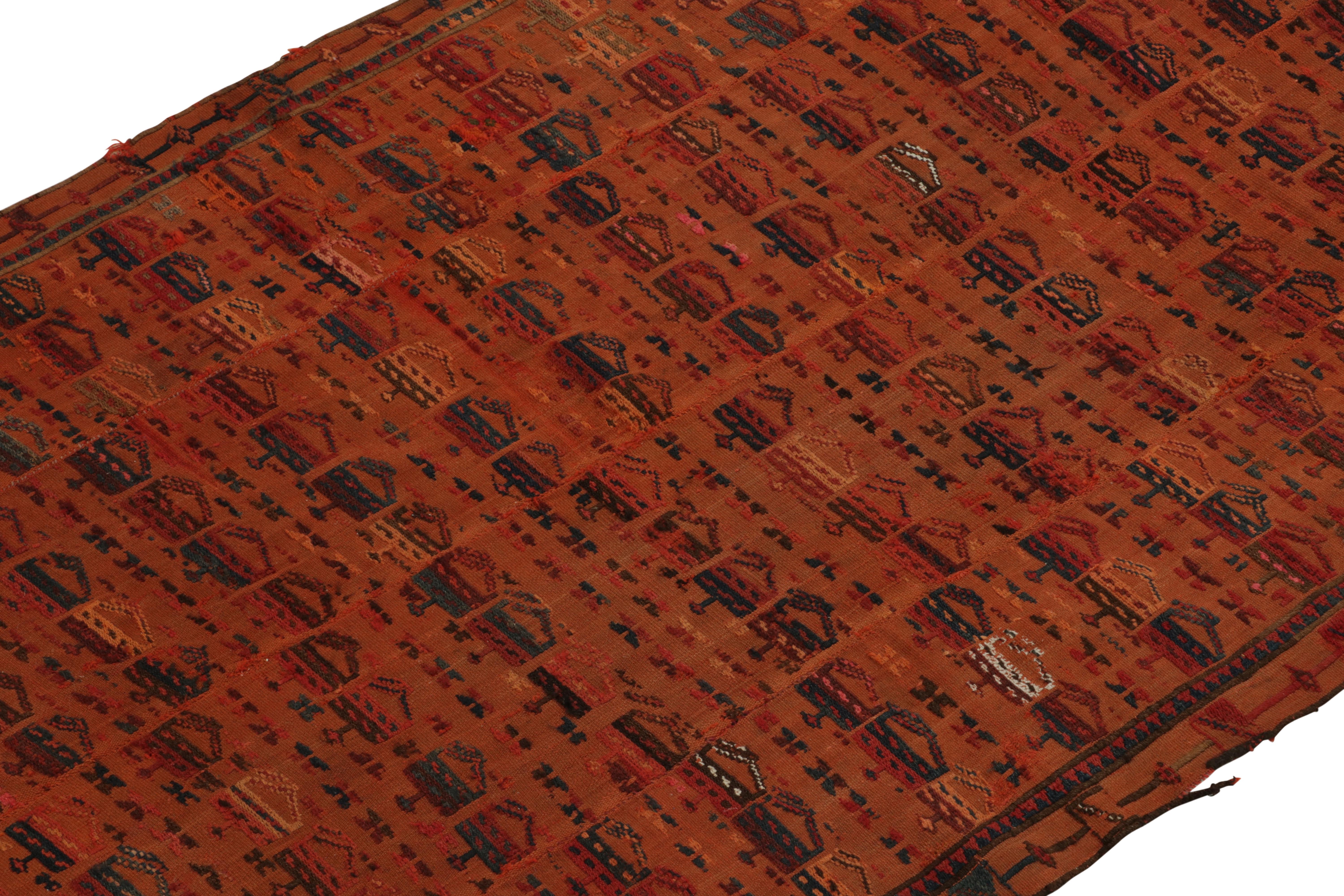 Antiker antiker Verneh-Kelim in Orange, Blau und Rot mit geometrischen Mustern von Teppich & Kelim (Russisch) im Angebot