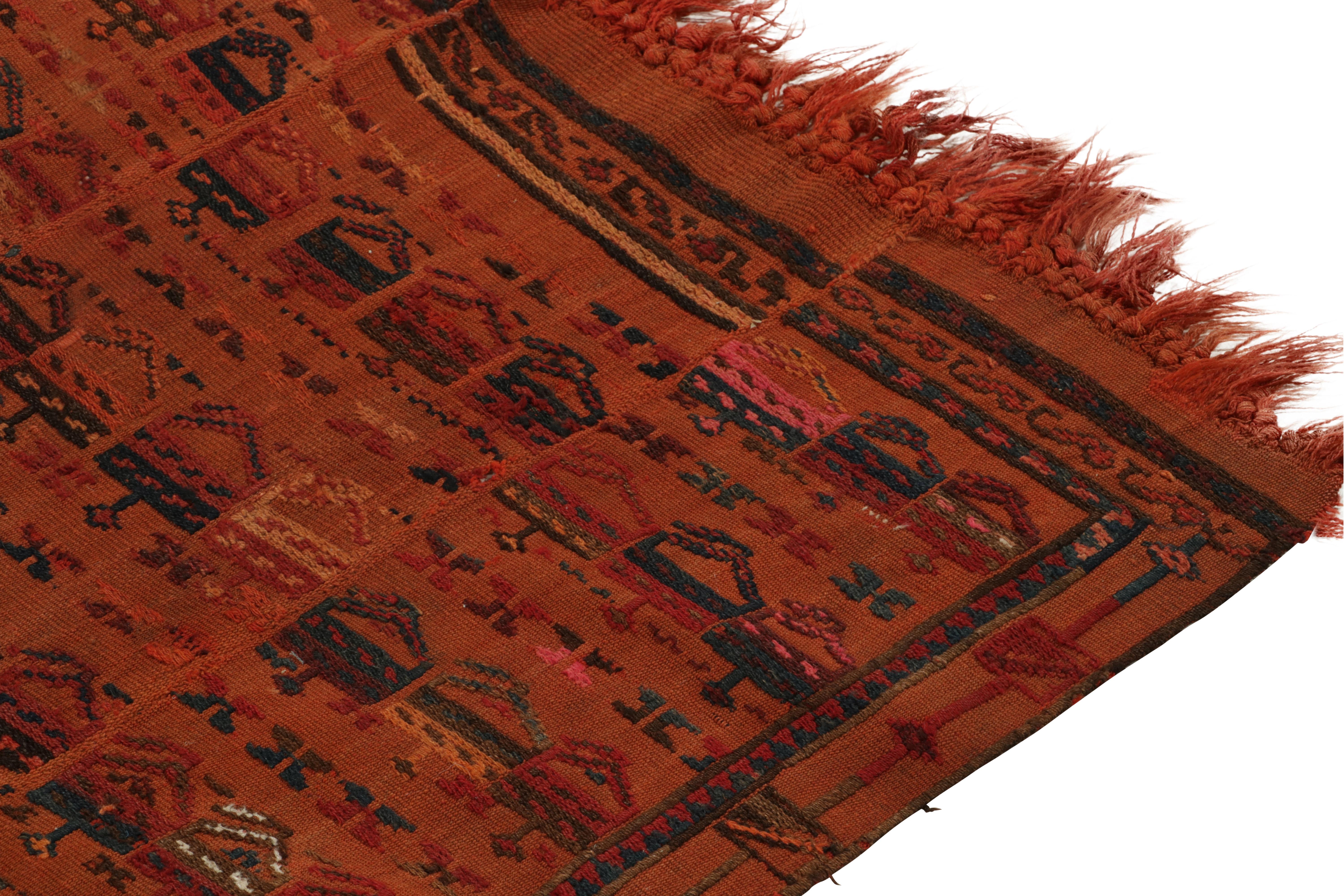 Antiker antiker Verneh-Kelim in Orange, Blau und Rot mit geometrischen Mustern von Teppich & Kelim (Handgeknüpft) im Angebot