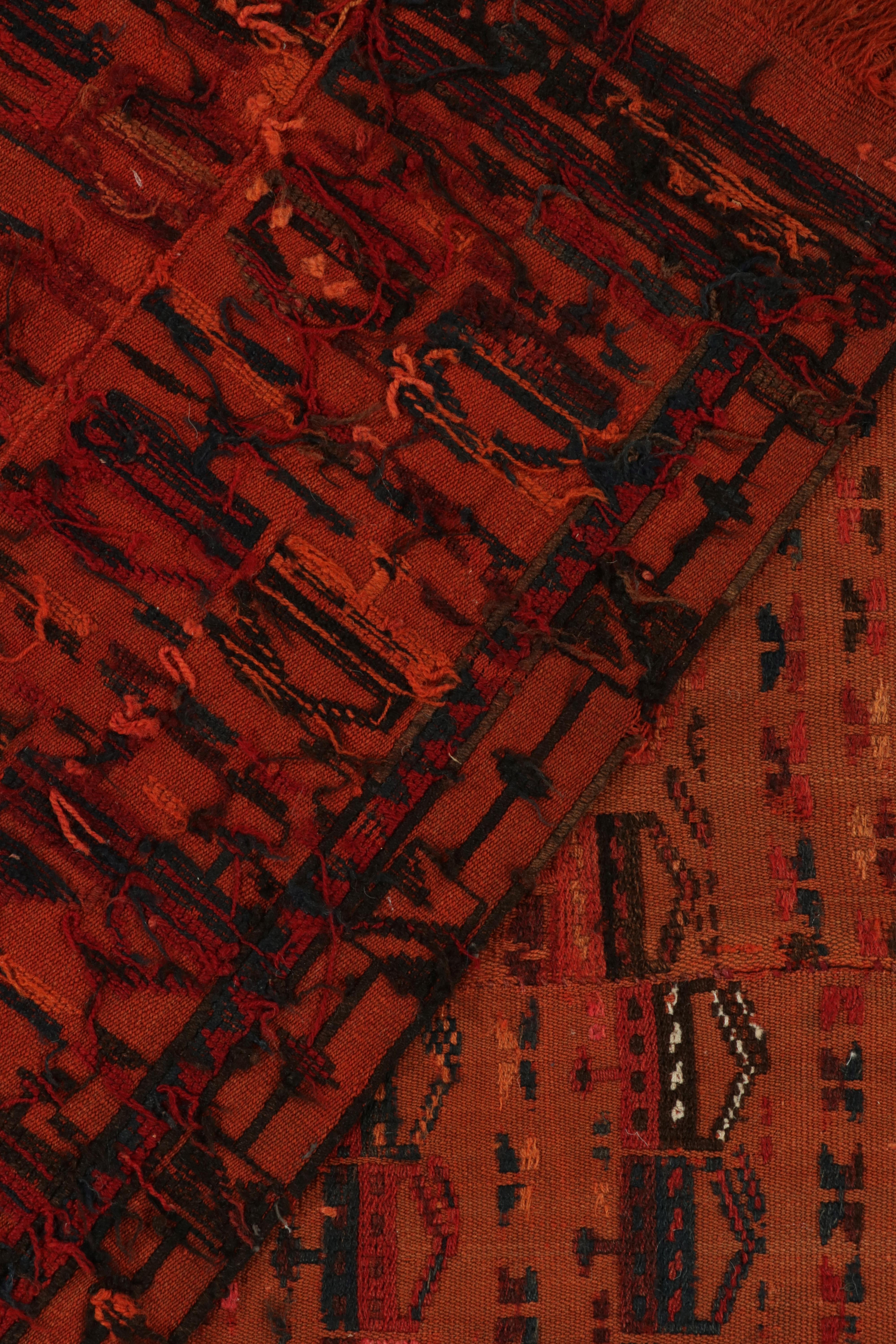 Antiker antiker Verneh-Kelim in Orange, Blau und Rot mit geometrischen Mustern von Teppich & Kelim im Zustand „Gut“ im Angebot in Long Island City, NY