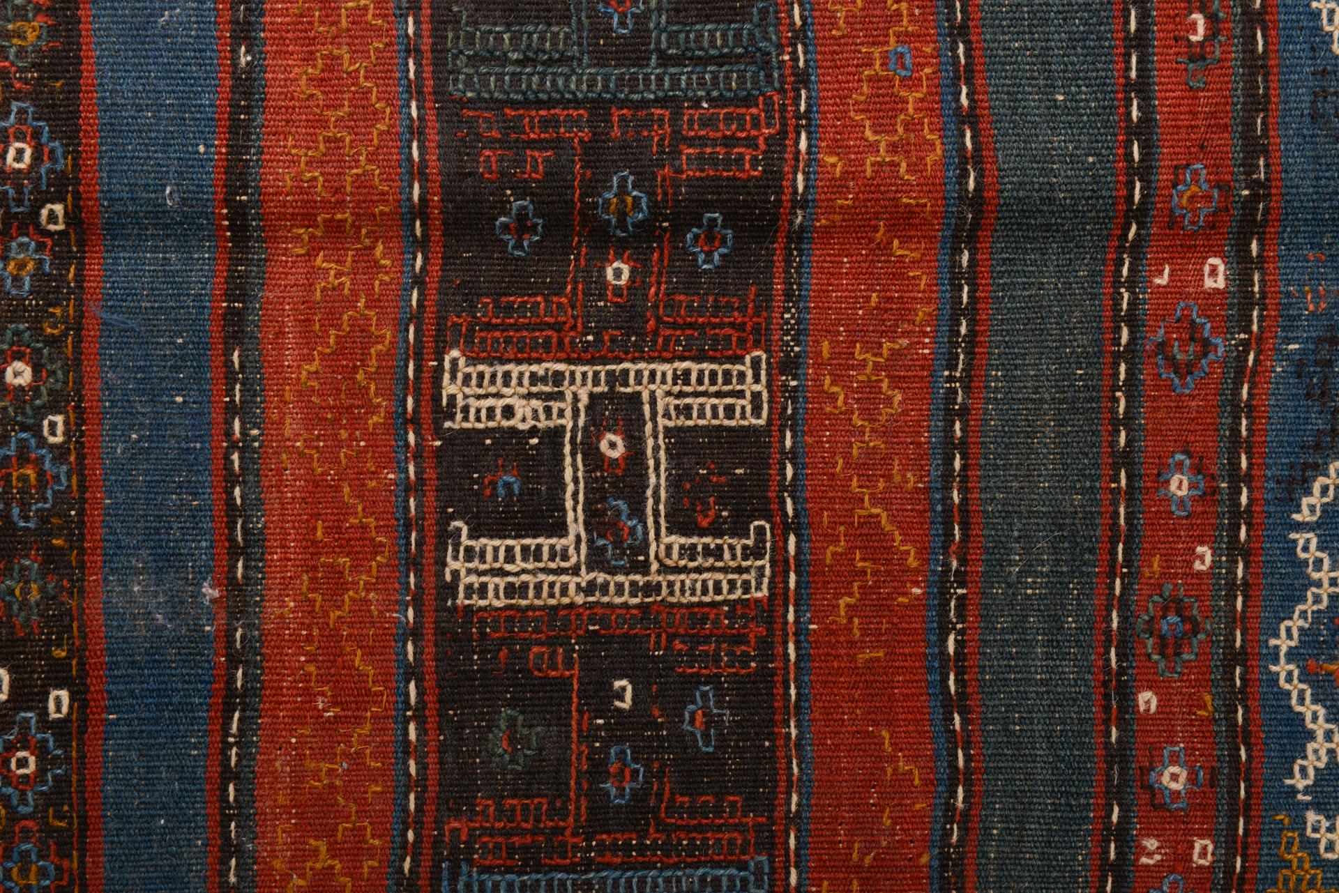 20ième siècle Tapis ancien de Verneh de la collection privée en vente