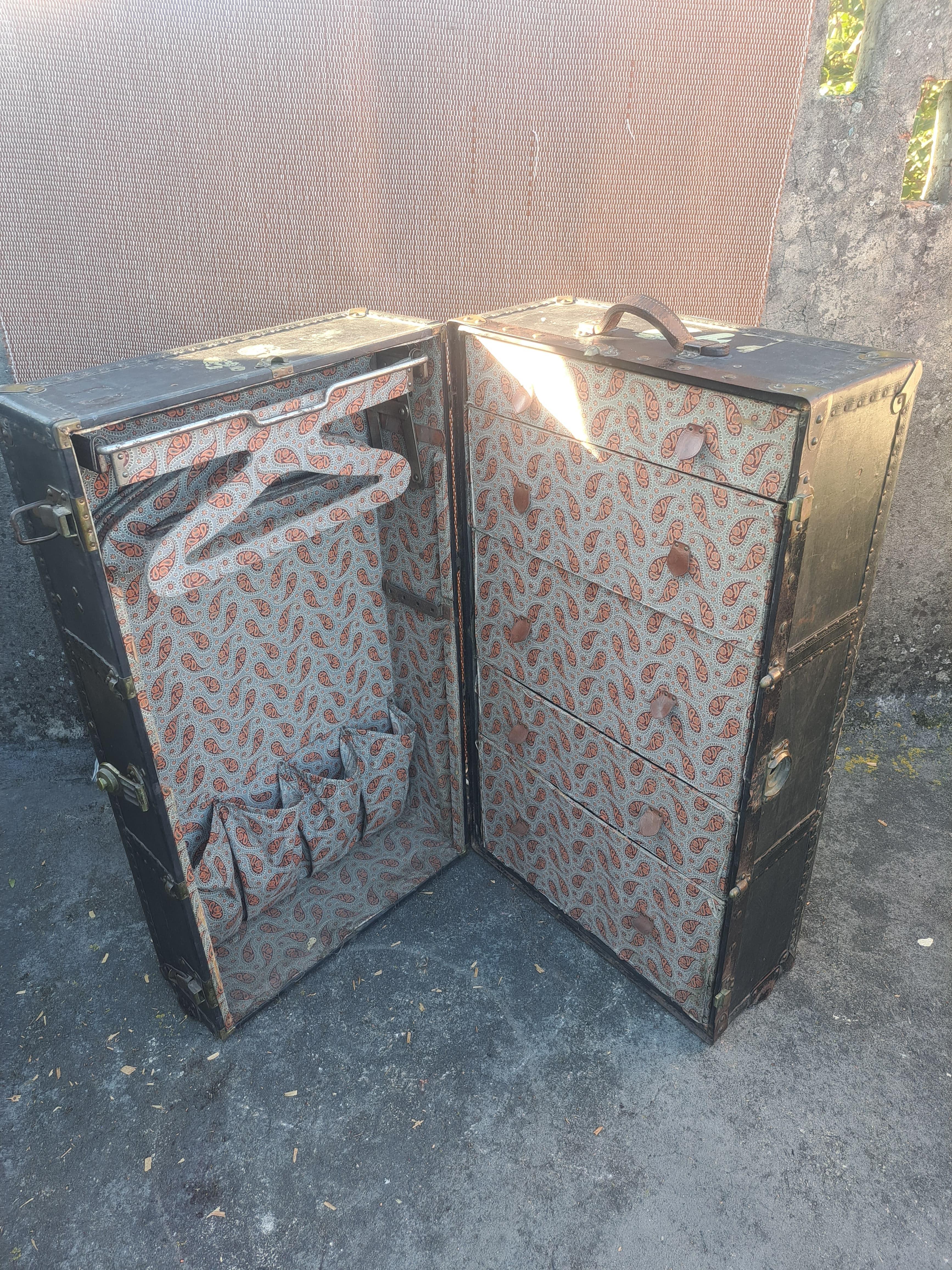 Antiker vertikaler Reisekoffer - Garderobenkoffer (1920-1940) im Zustand „Gut“ im Angebot in Porto, PT